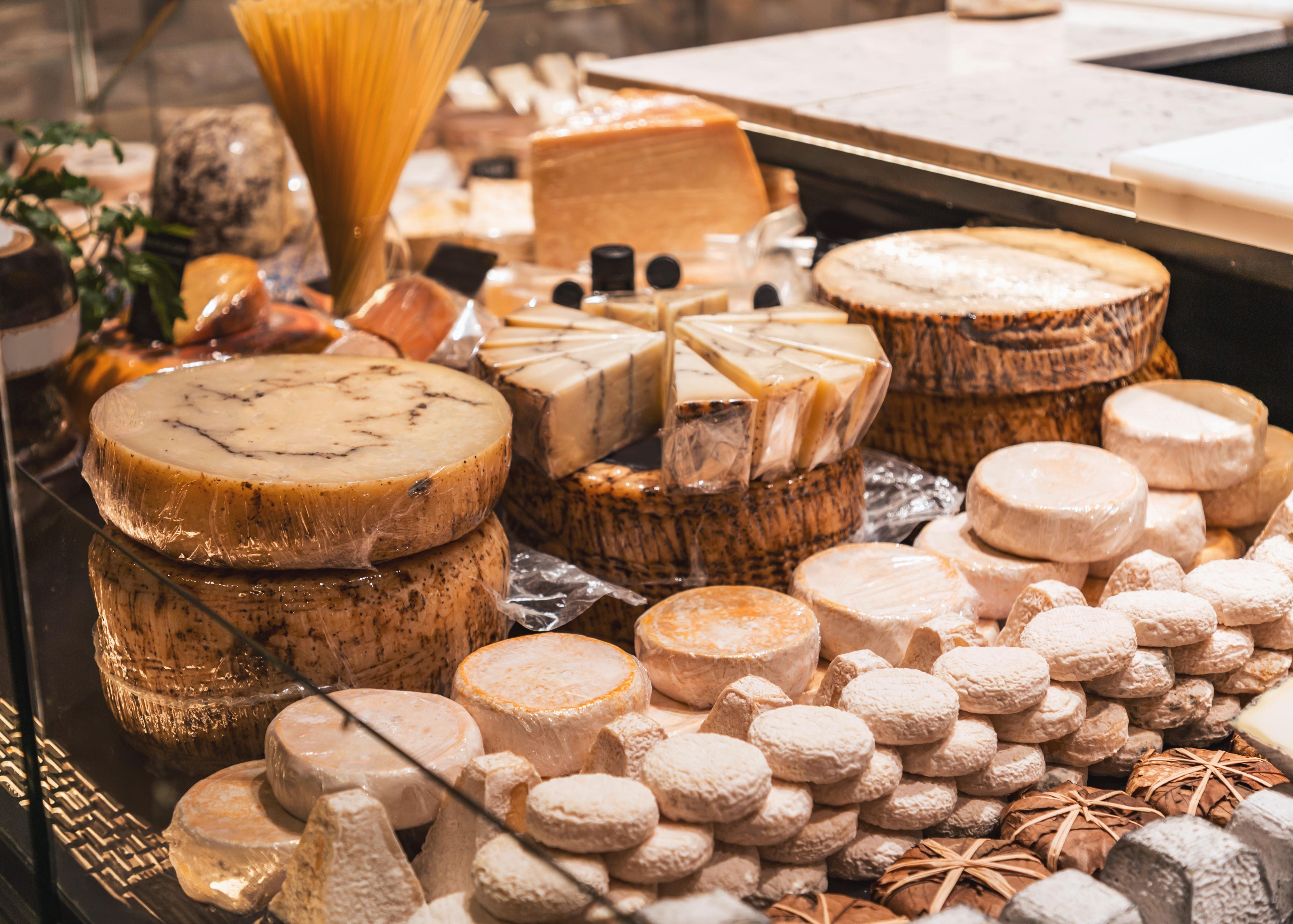 Lyon: Old Town Food Tour with 6 French Food Tastings & Wine - 2026 (Verified Reviews)