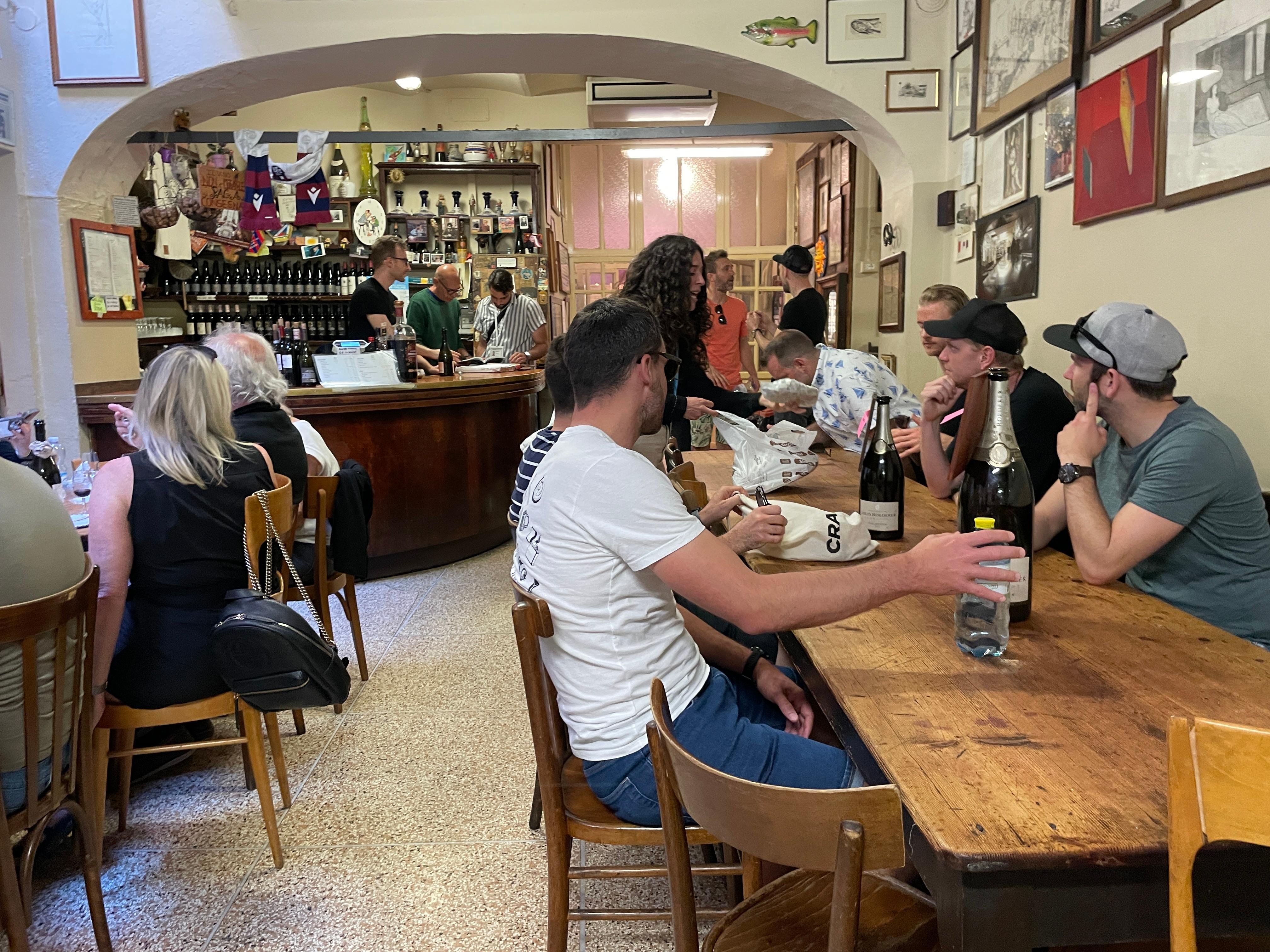 Bologna: Walking Food Tour and Highlights with a Local Guide