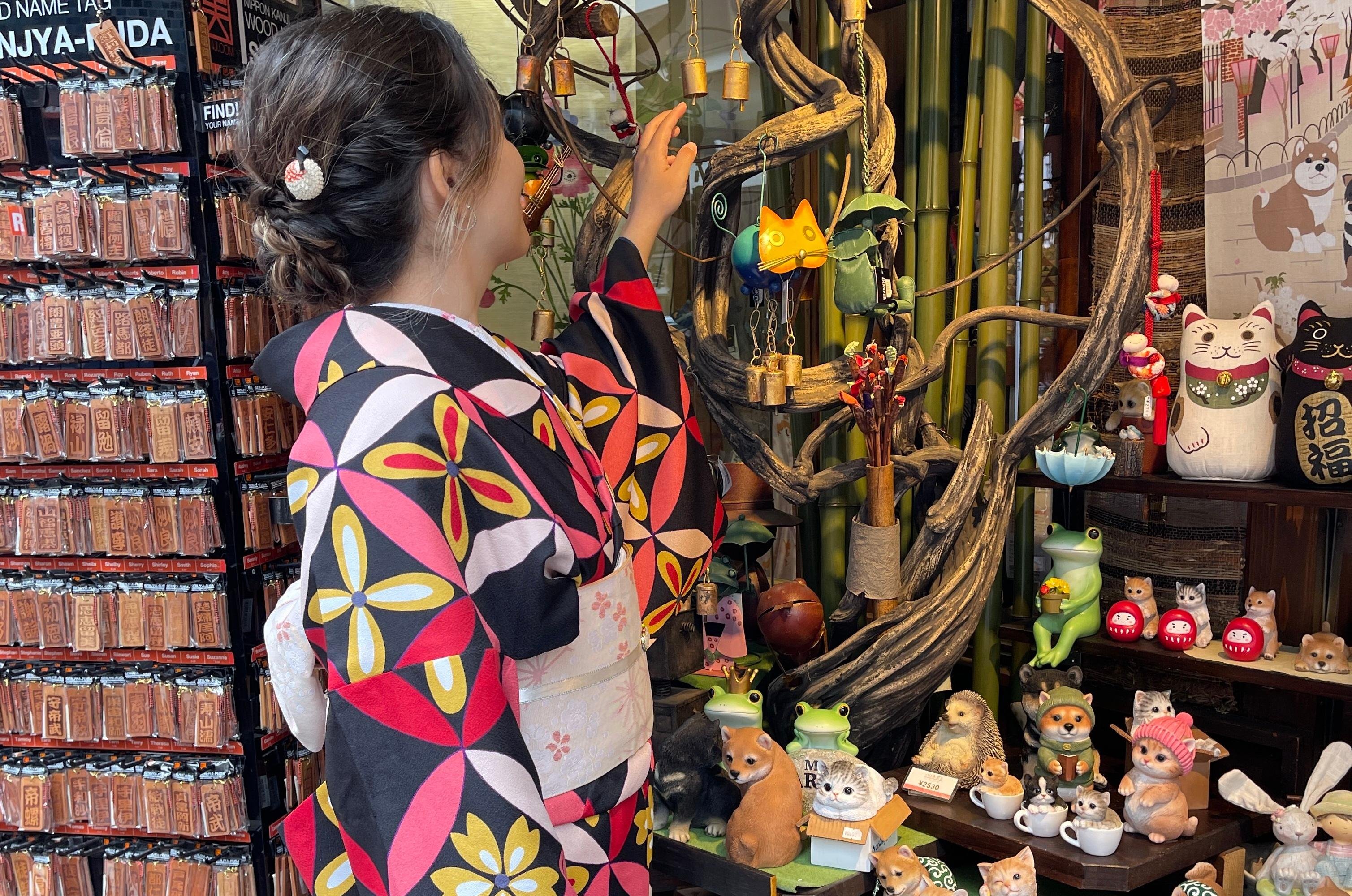 Guided Tour of Walking and Photography in Asakusa in kimono