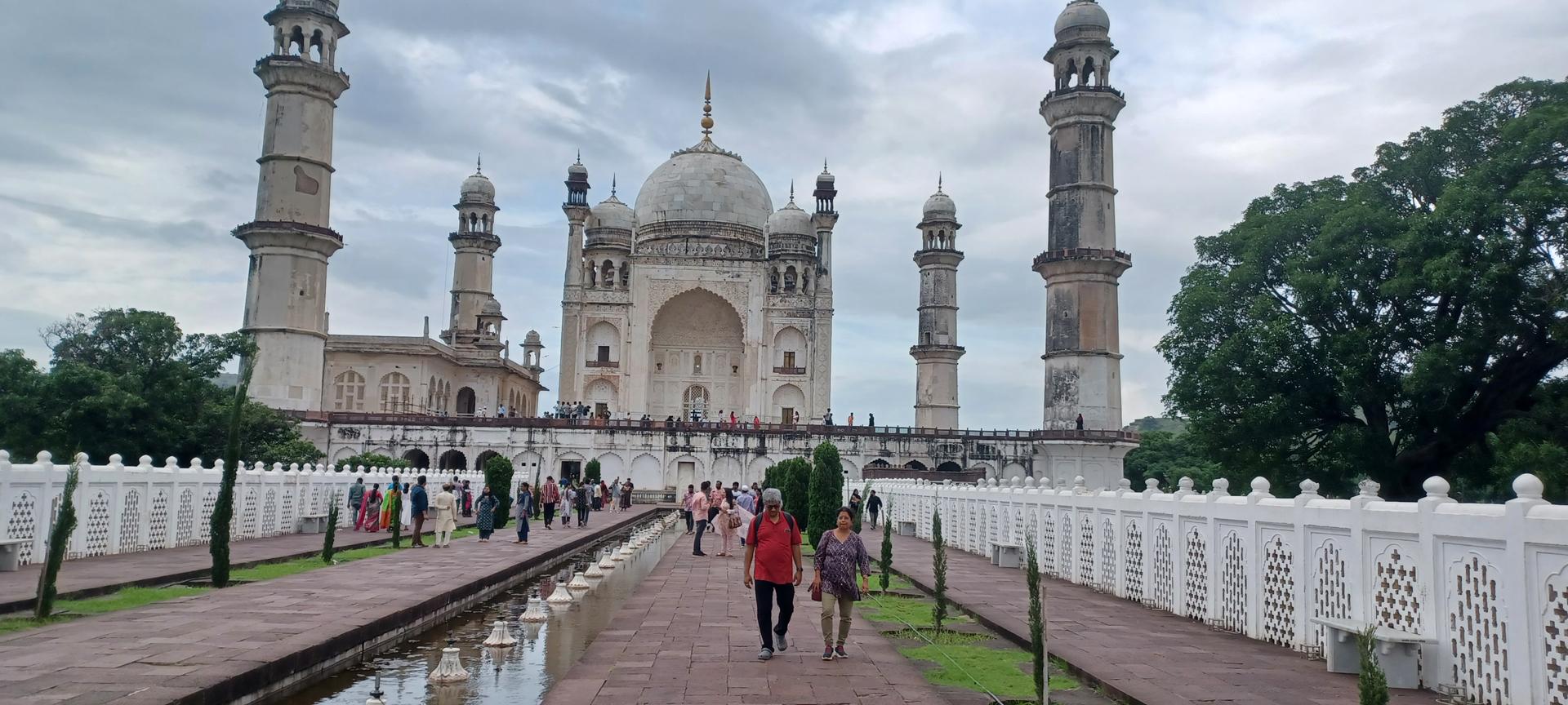 Ajanta Caves & Bibi Ka Maqbara Private Day Tour