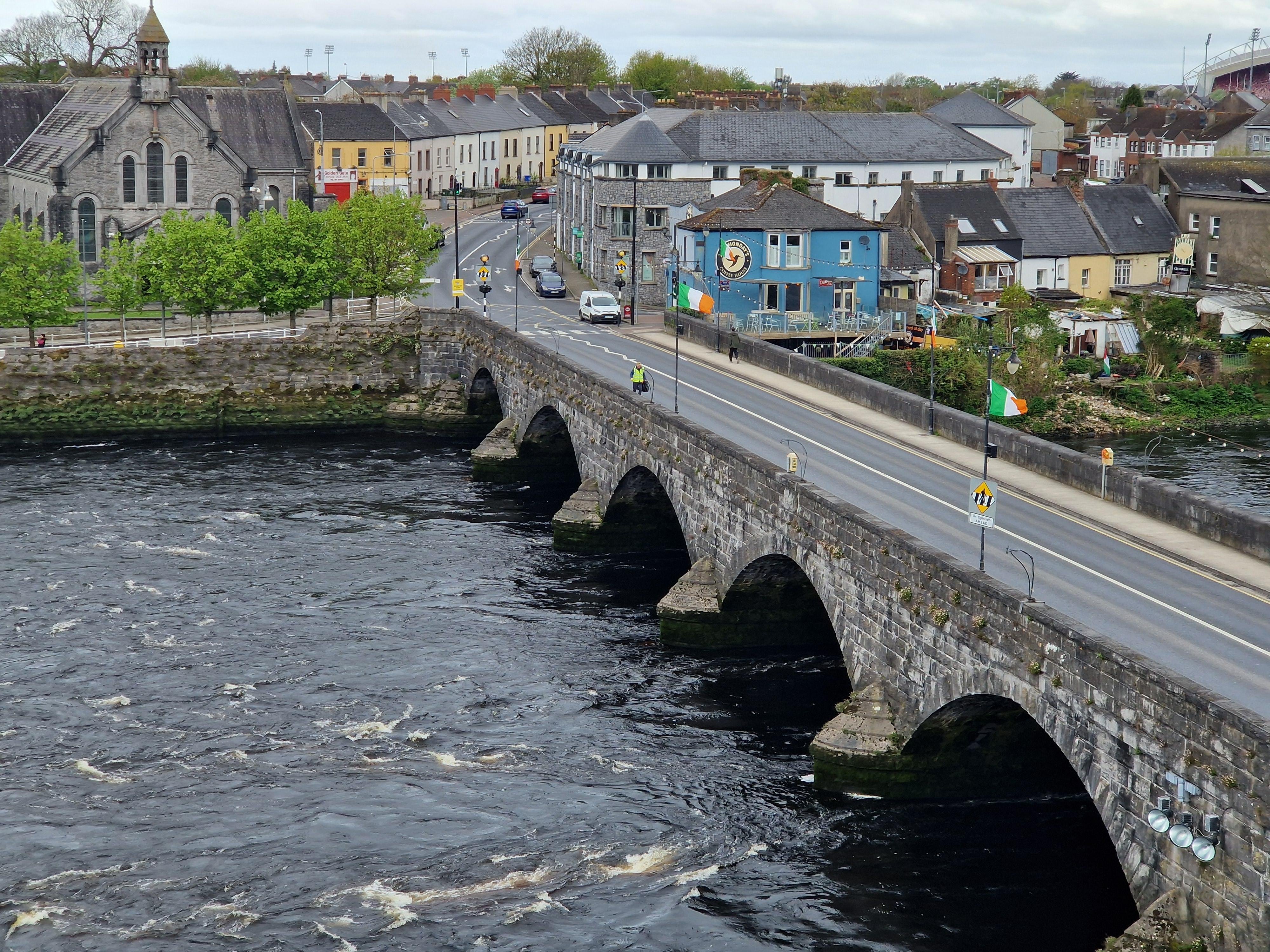 Dublin to Cliffs of Moher, Ennis & Limerick Day Tour