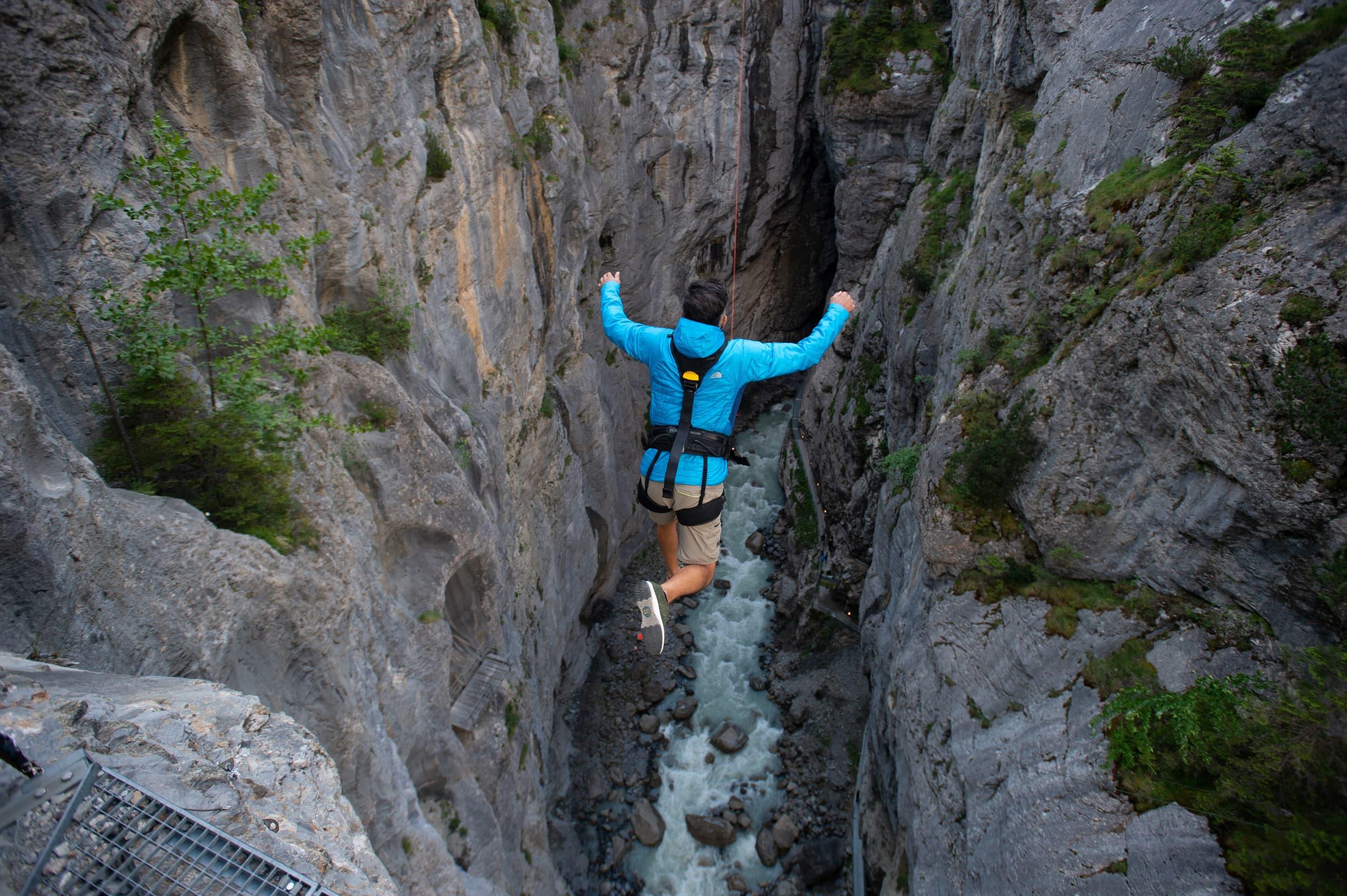 Zurich: Grindelwald Canyon Swing & Interlaken Day Trip