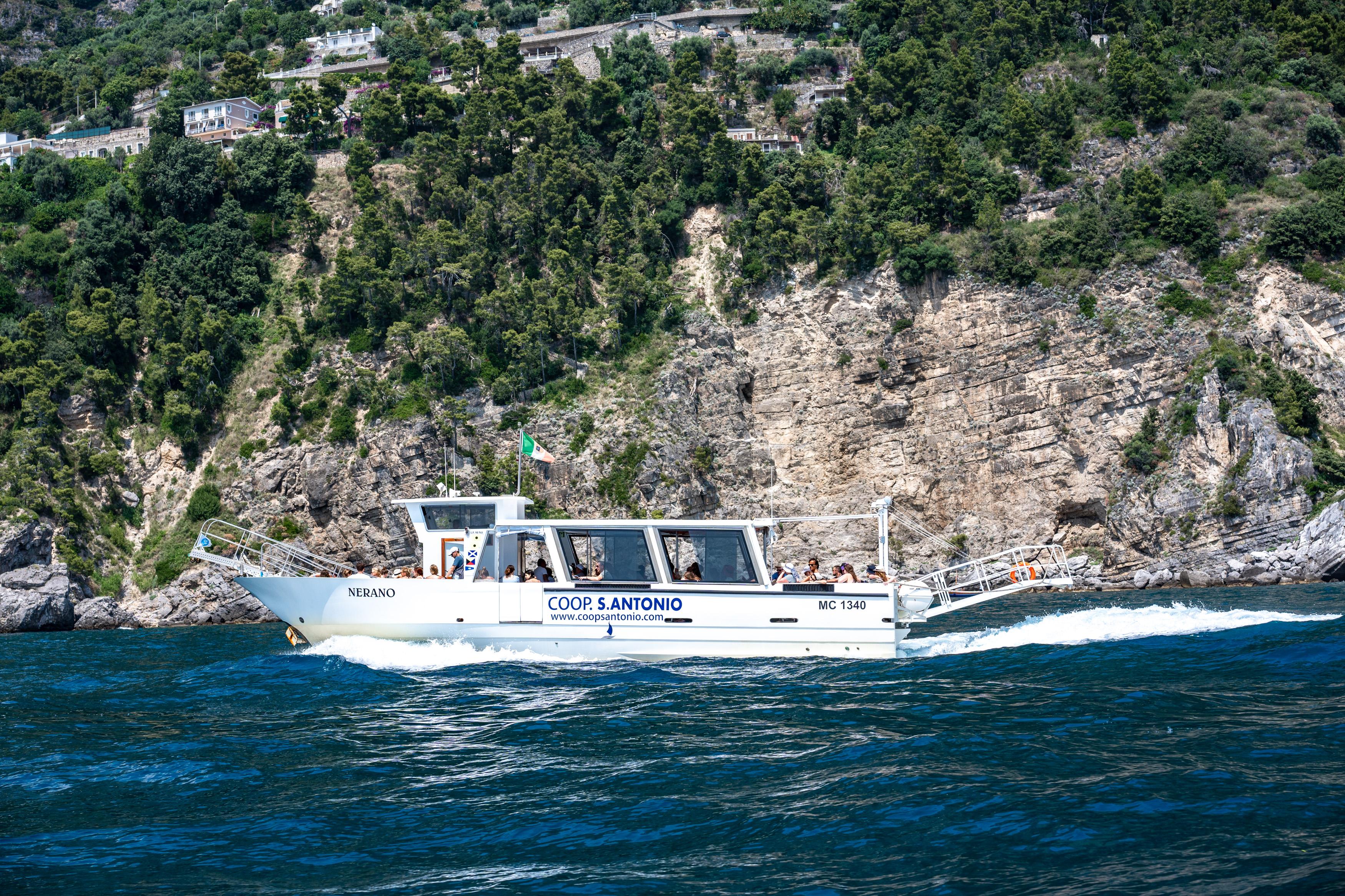 Amalfi Coast Boat Tour: Positano, Amalfi & Li Galli Islands
