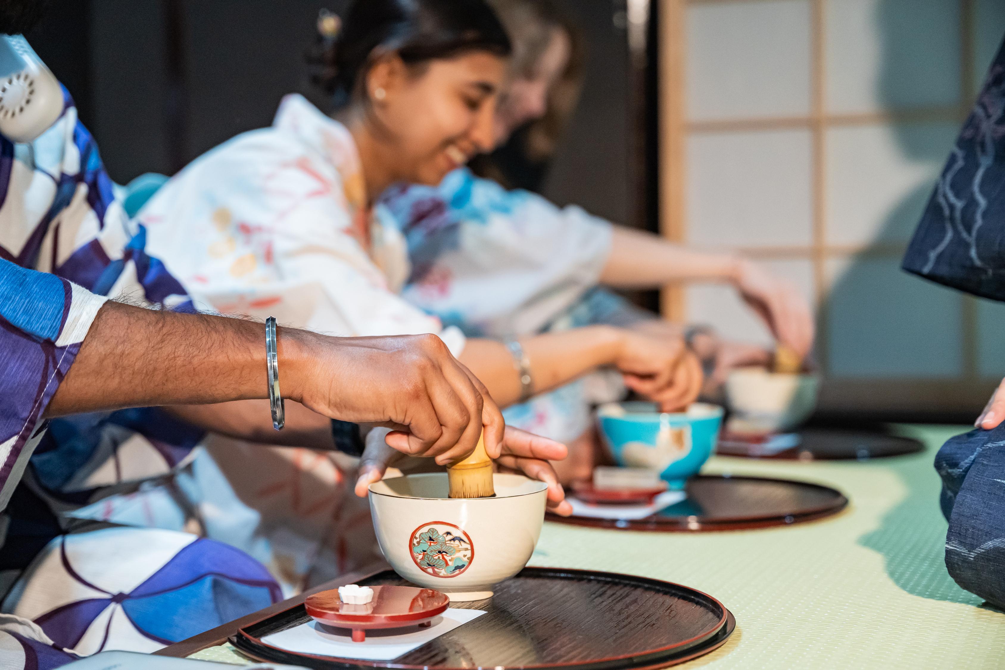 Traditionell teceremoni i Gion med matcha & lokala sötsaker