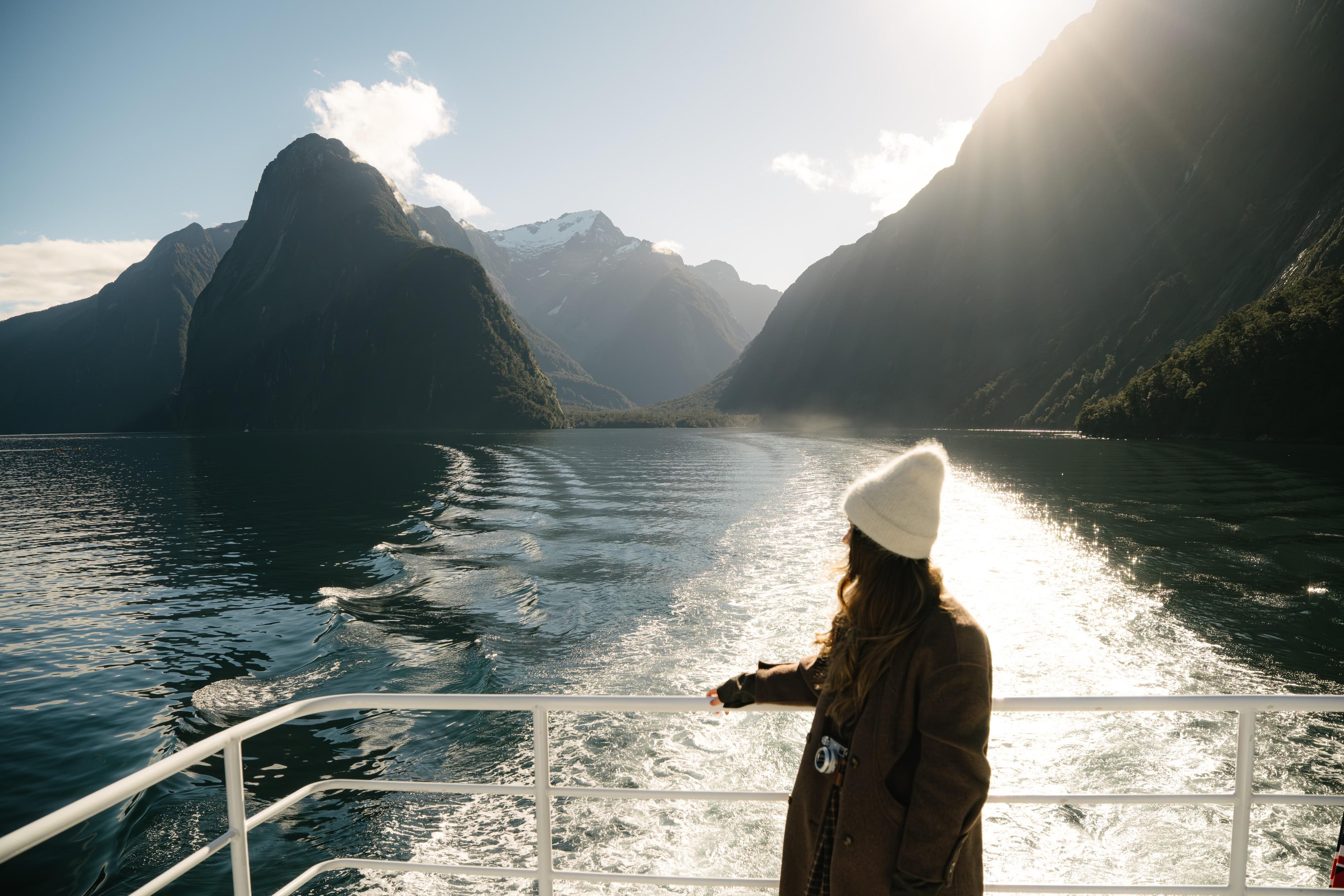Milford Sound Full-Day Flight & Cruise from Queenstown