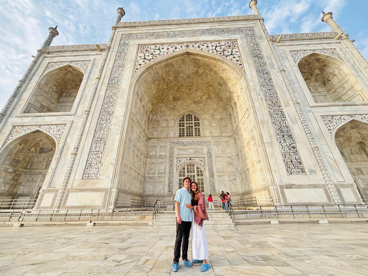 Taj Mahal Sunrise Private Tour with Express Entry & Photography