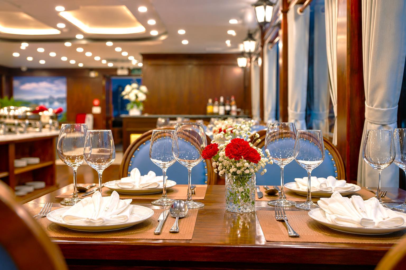 Luxury Ha Long Bay Day Cruise with Buffet & Kayaking
