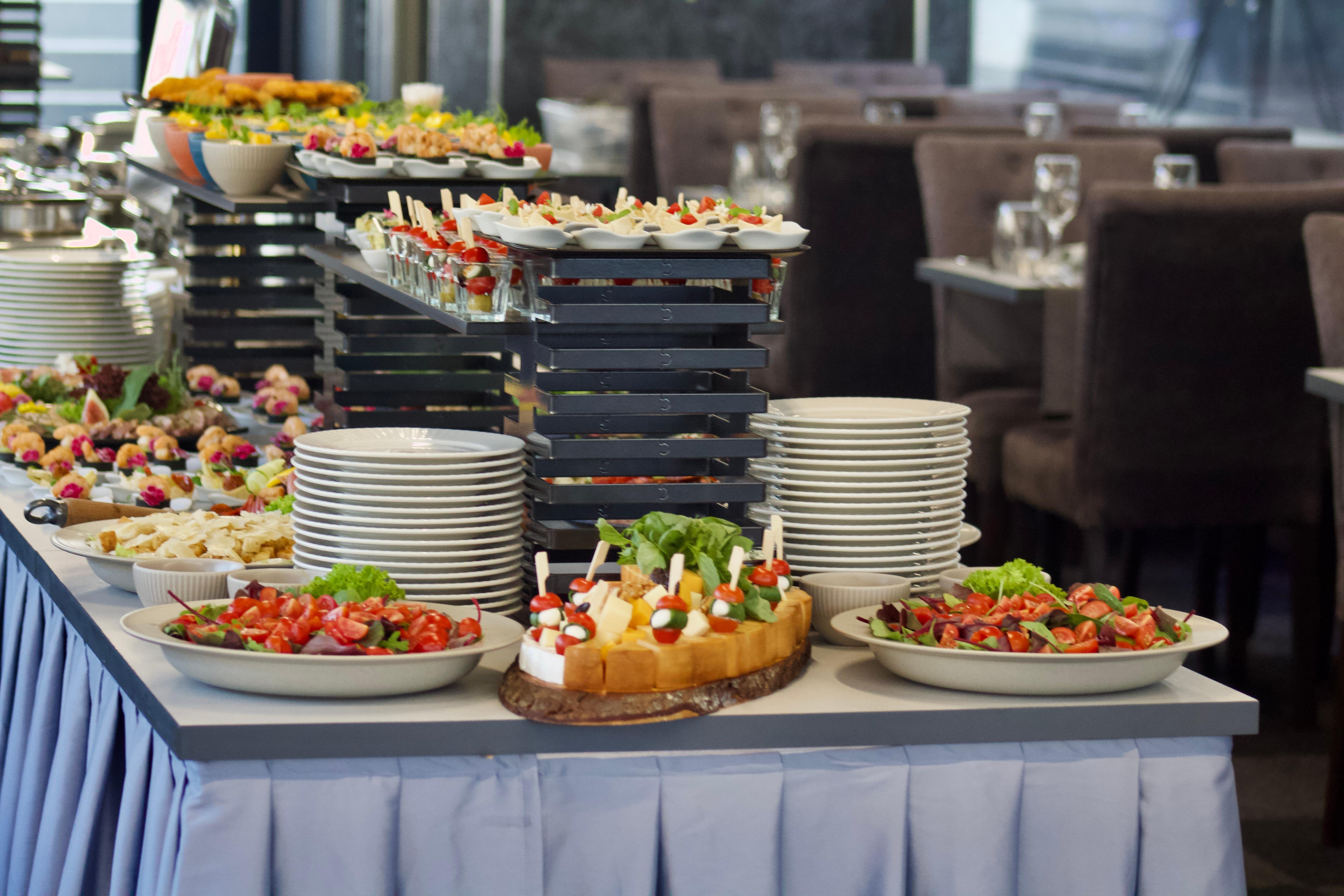 Evening Danube Dinner Cruise with Unlimited Hungarian Buffet