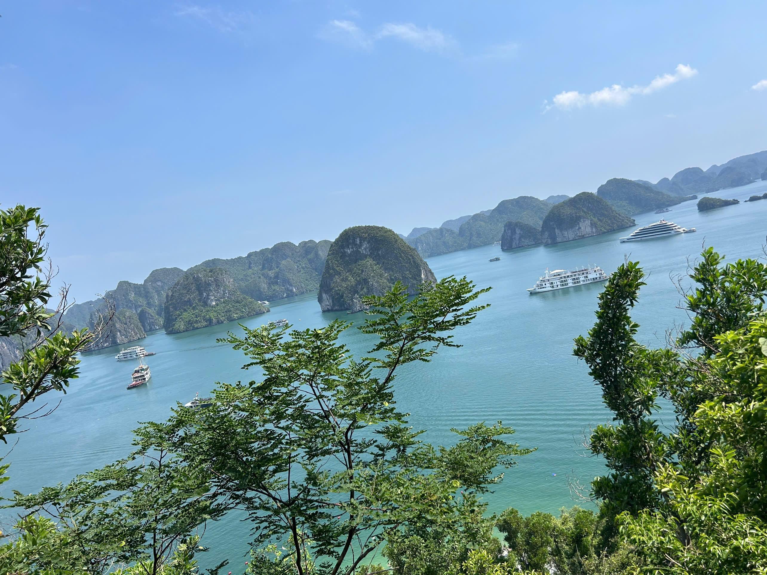Ha Long Bay Full-Day Cruise: Caves, Kayaking & Scenic Views