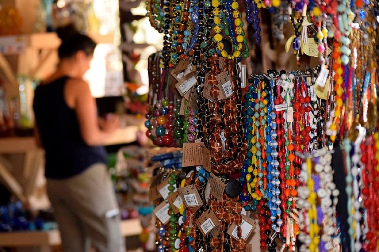 Nairobi Highlights: Karen Blixen Museum, Giraffe Center & Kobe Beads