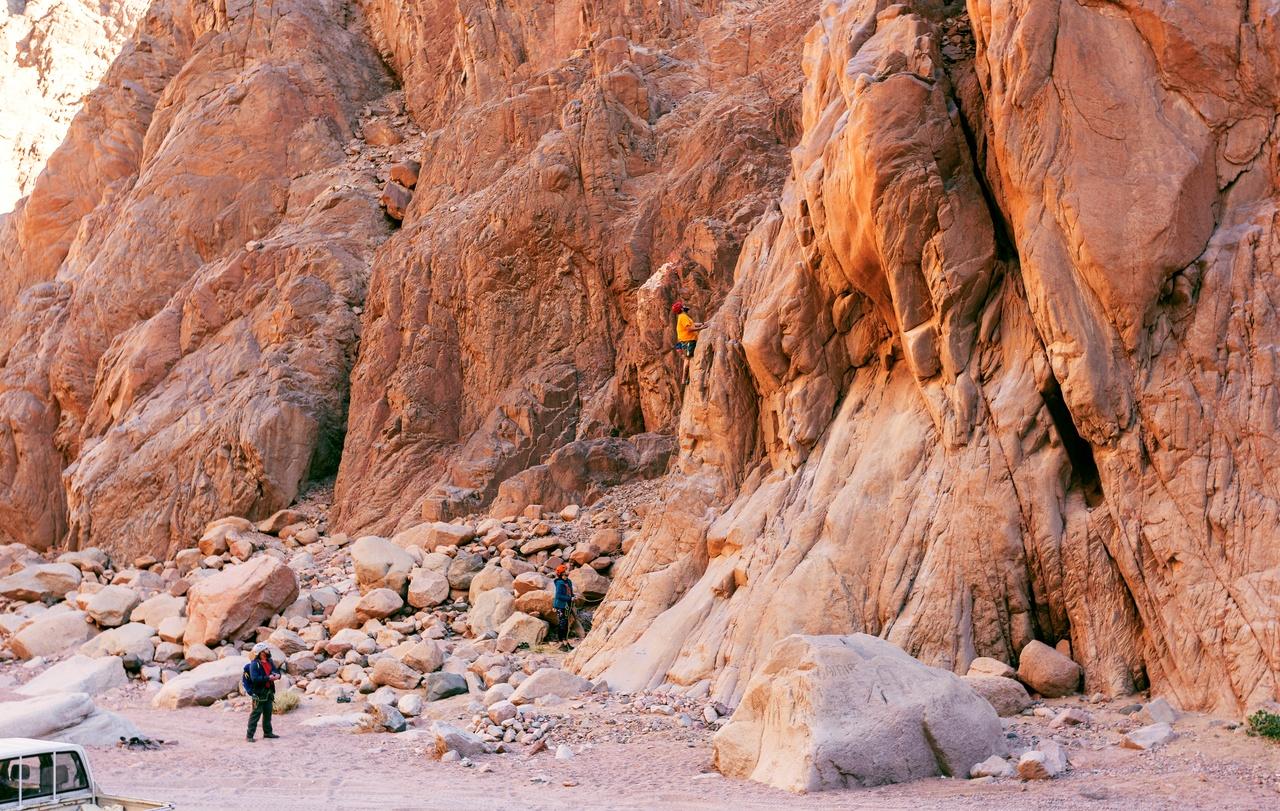 Sharm El-Sheikh: Colored Canyon, Blue Hole & Dahab Jeep Day Trip