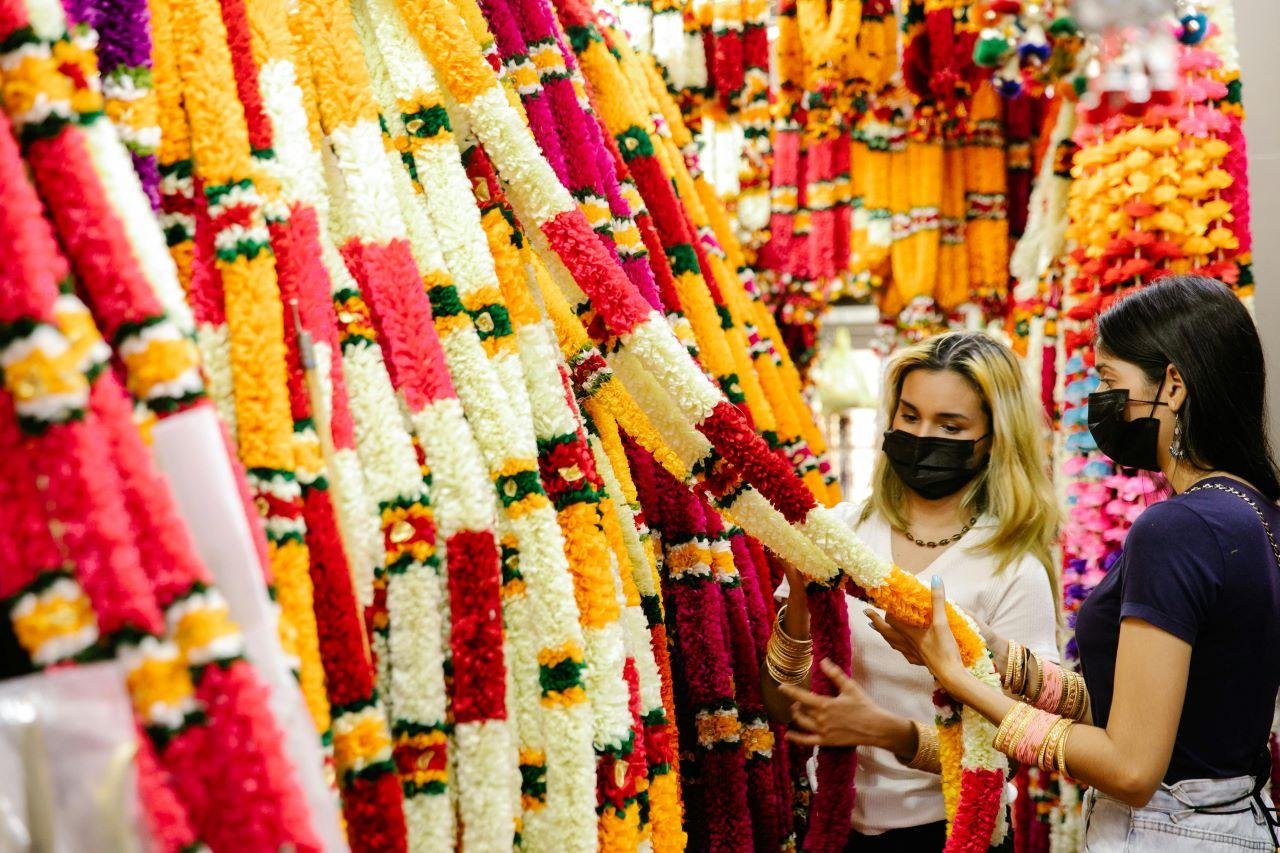 Delhi Private Female-Guided Shopping Expedition