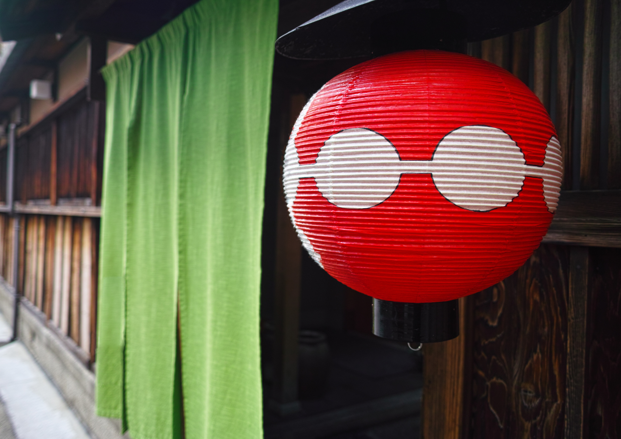 Tour a pie por Gion, espectáculo de aprendiz de geisha y juego tradicional de abanico