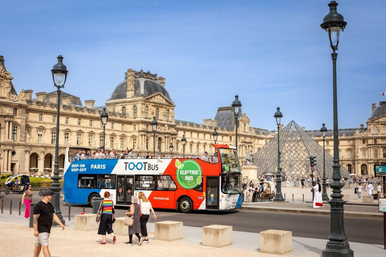 Paris: Hop-On Hop-Off Bus & Seine Cruise Discovery Bundle
