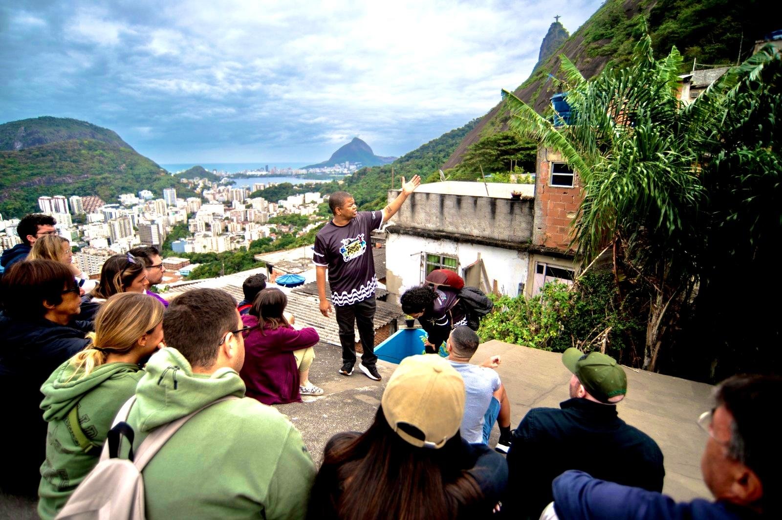 Rio de Janeiro: Santa Marta Favela Guided Walking Tour