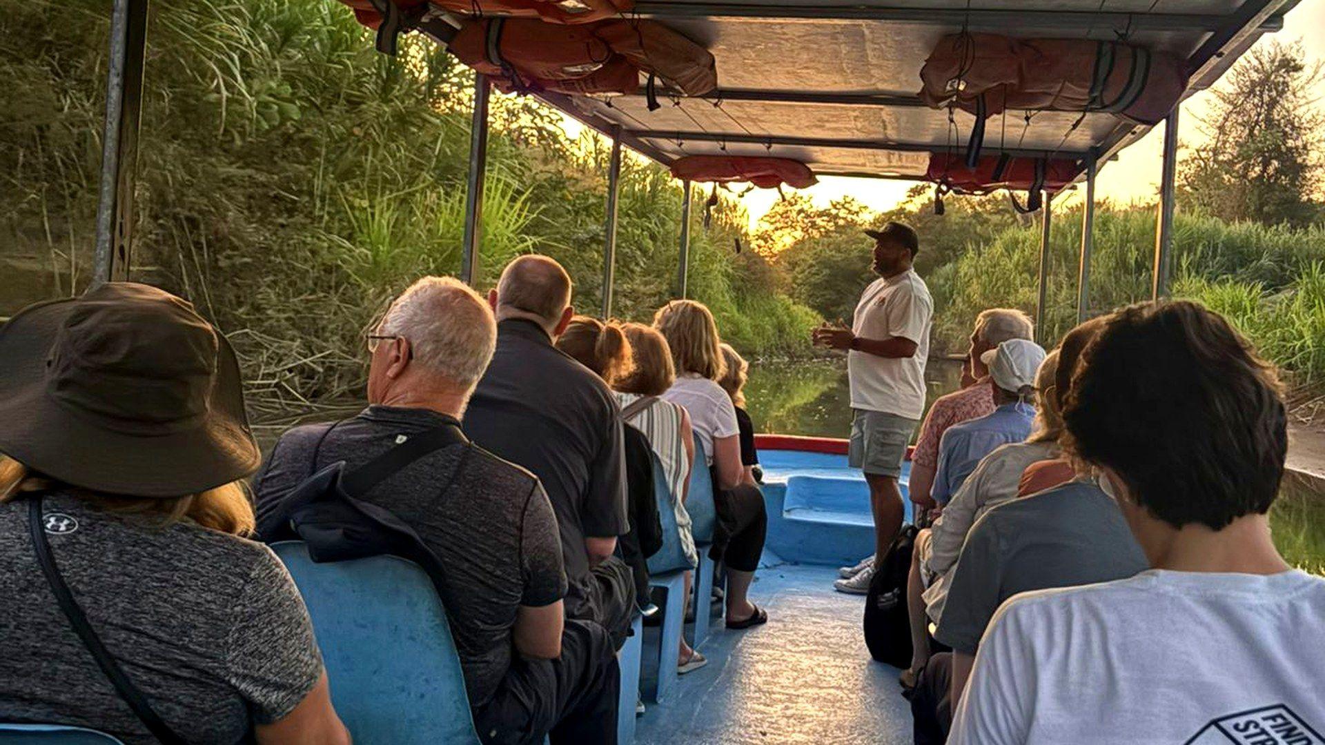 Damas Island Night Mangrove Boat Tour with Dinner