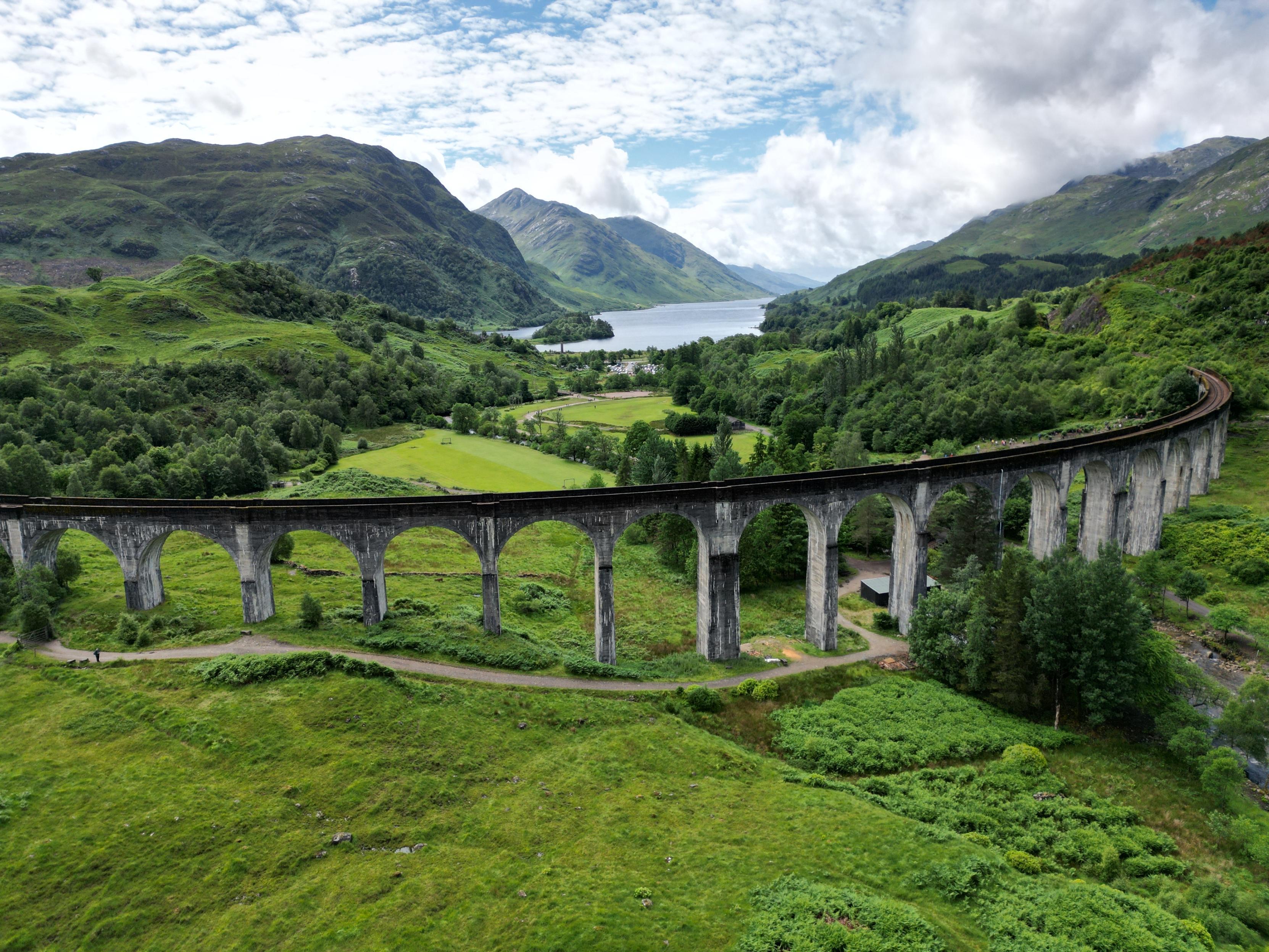 From Edinburgh: Glenfinnan Viaduct, Glencoe & Highlands Tour