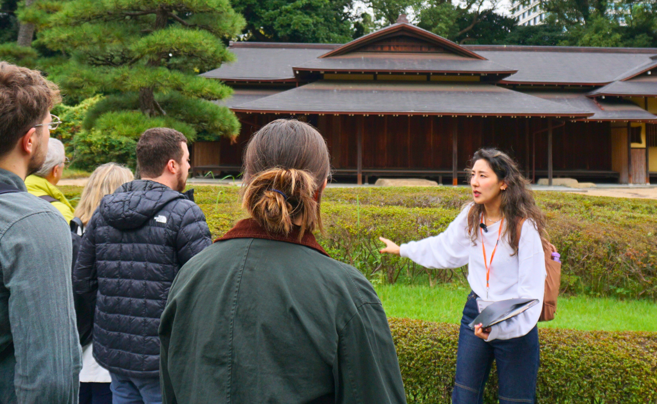 Tokyo Imperial Palace tour — Ōtemon Gate, Ninomaru Garden and castle moat — image 6