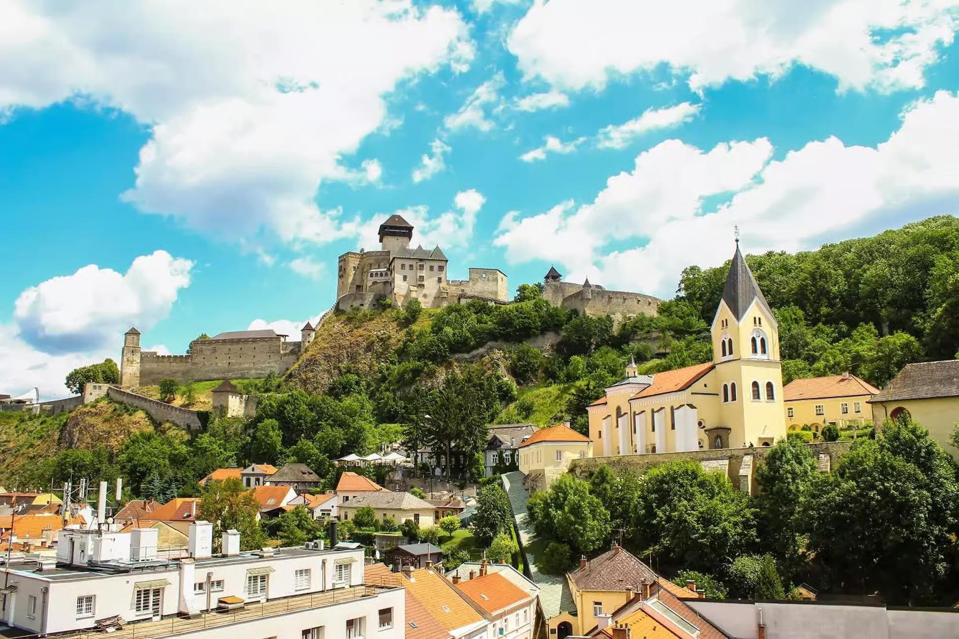 Castles, Folk Art & Mountain Villages Full-Day Tour