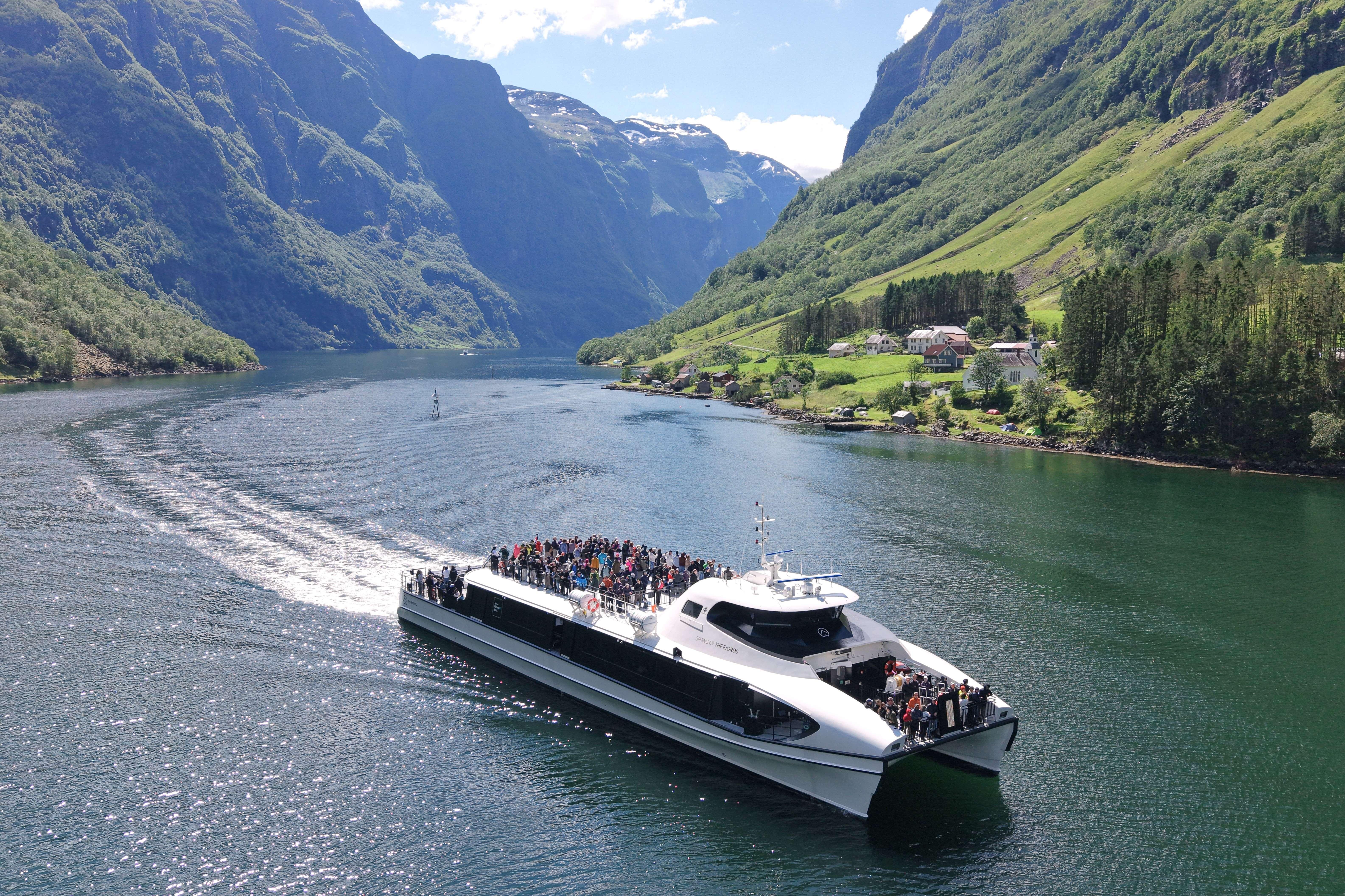 Flåm Afternoon Fjord Cruise: Aurlandsfjord & Nærøyfjord