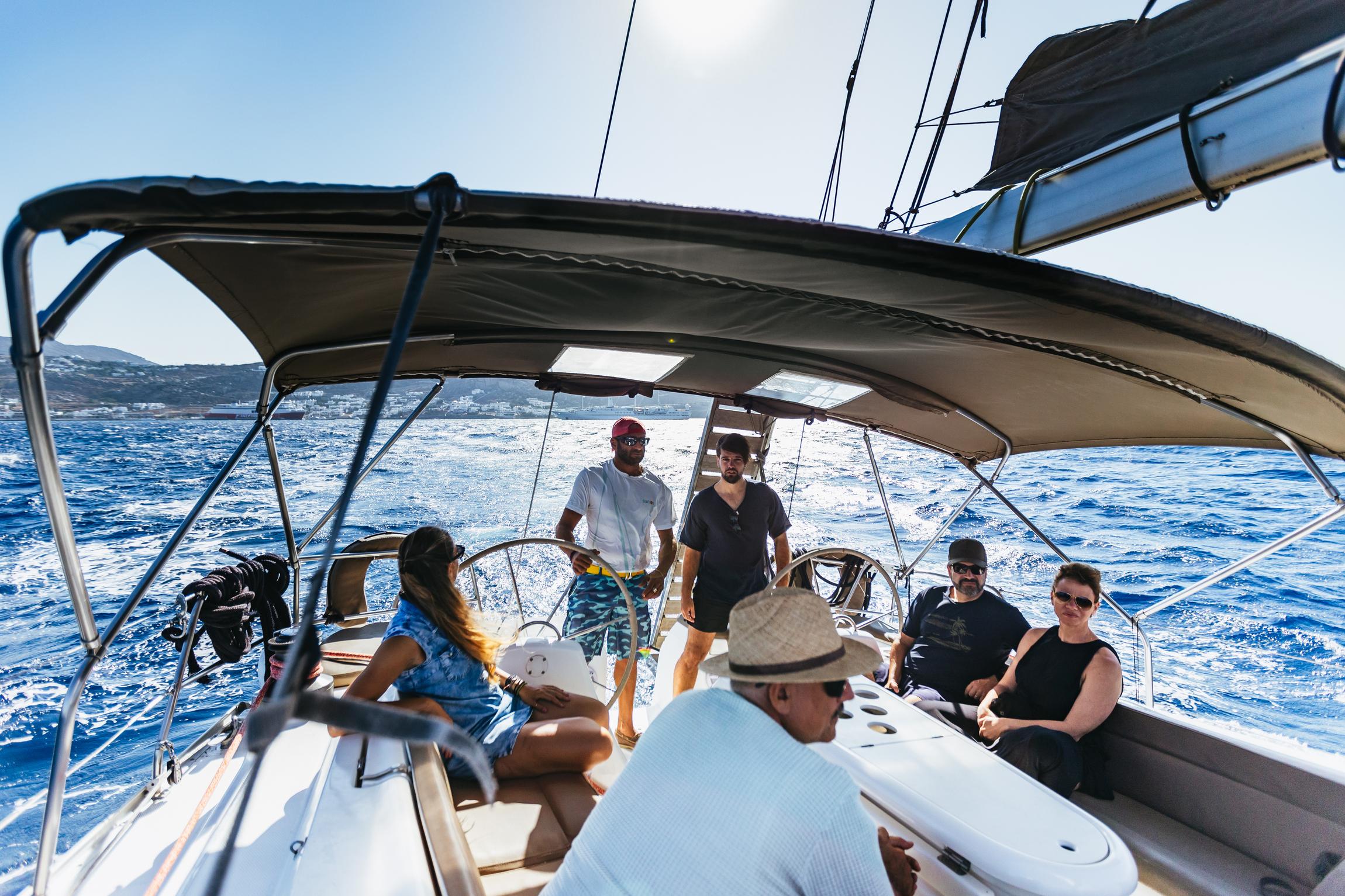 Mykonos: Rhenia Yacht Cruise and Guided Delos Tour