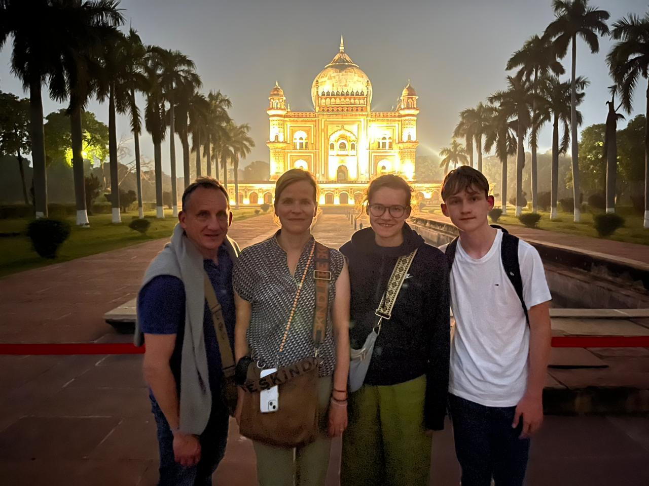 Delhi After Dark: Private Evening Sightseeing by Car