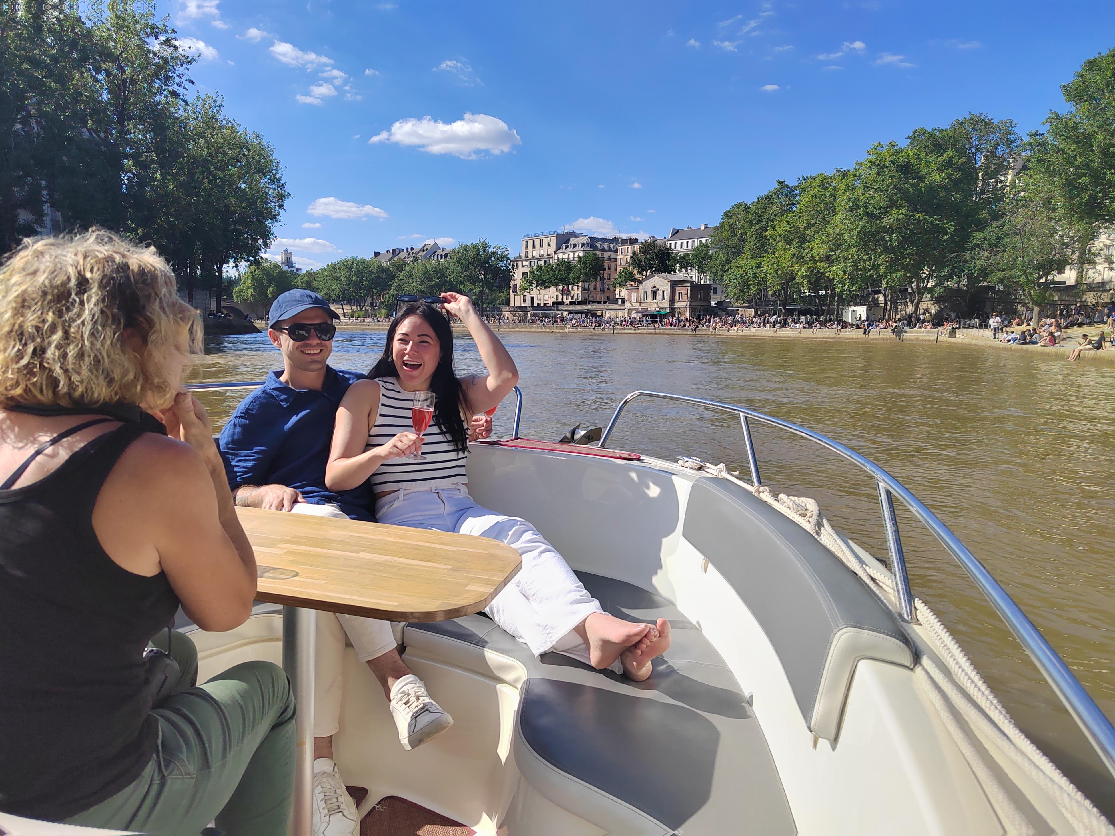 Private Seine River Cruise with Captain-Guide