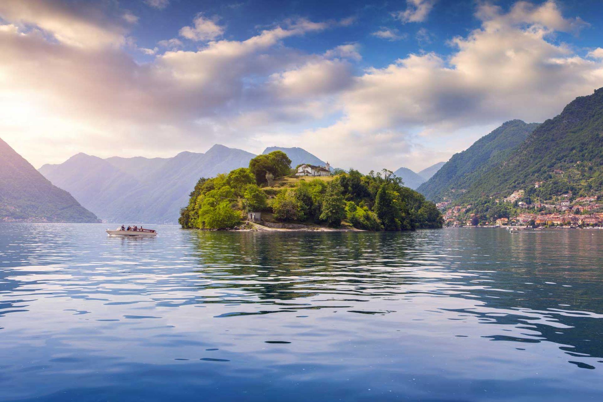 From Milan: Lake Como, Bellagio & Lugano with private cruise