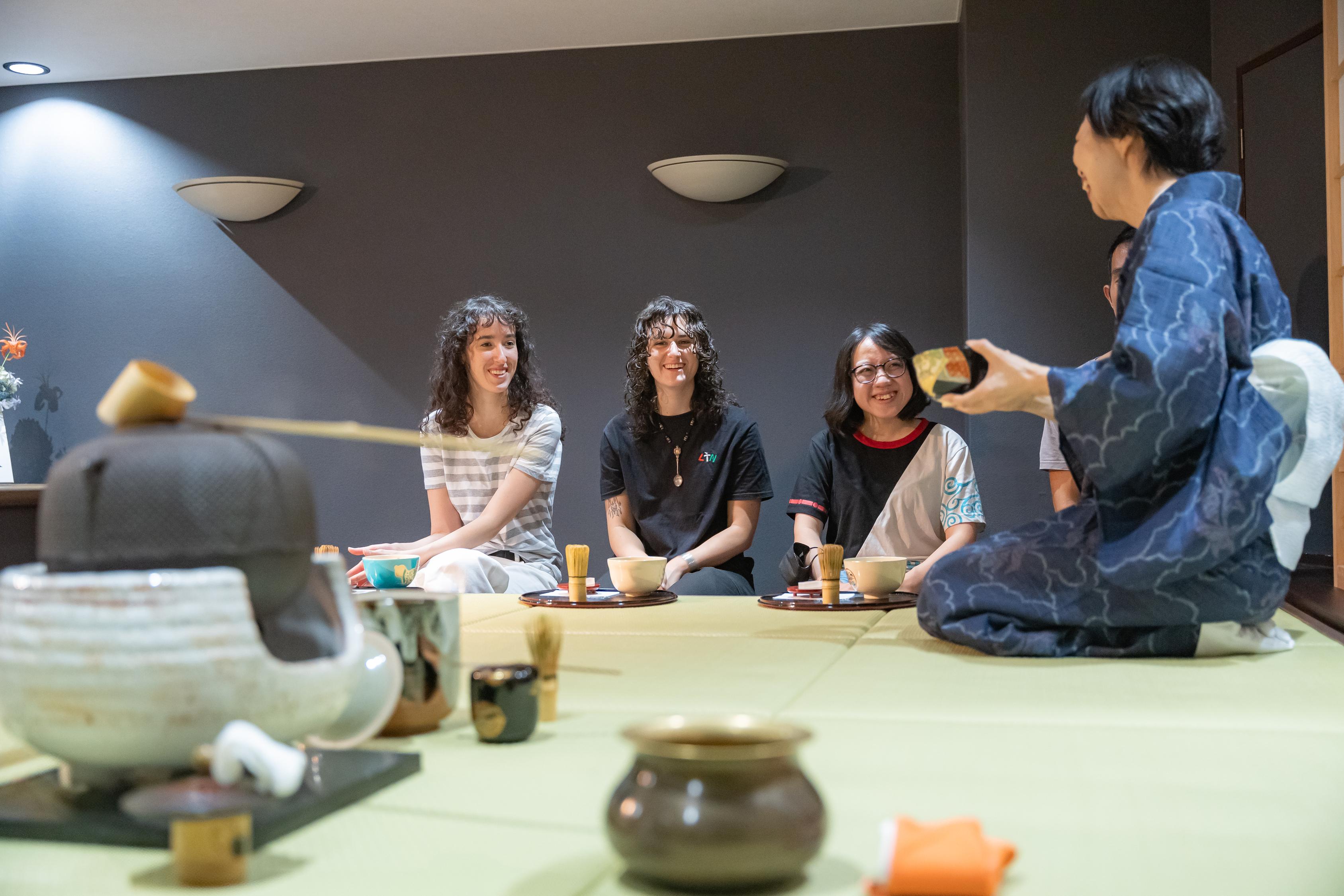 Traditionell teceremoni i Gion med matcha & lokala sötsaker