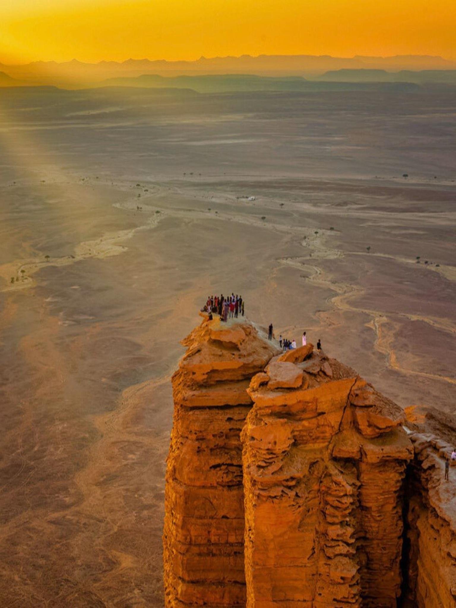 Edge of the World 4x4 Desert Expedition & Stargazing