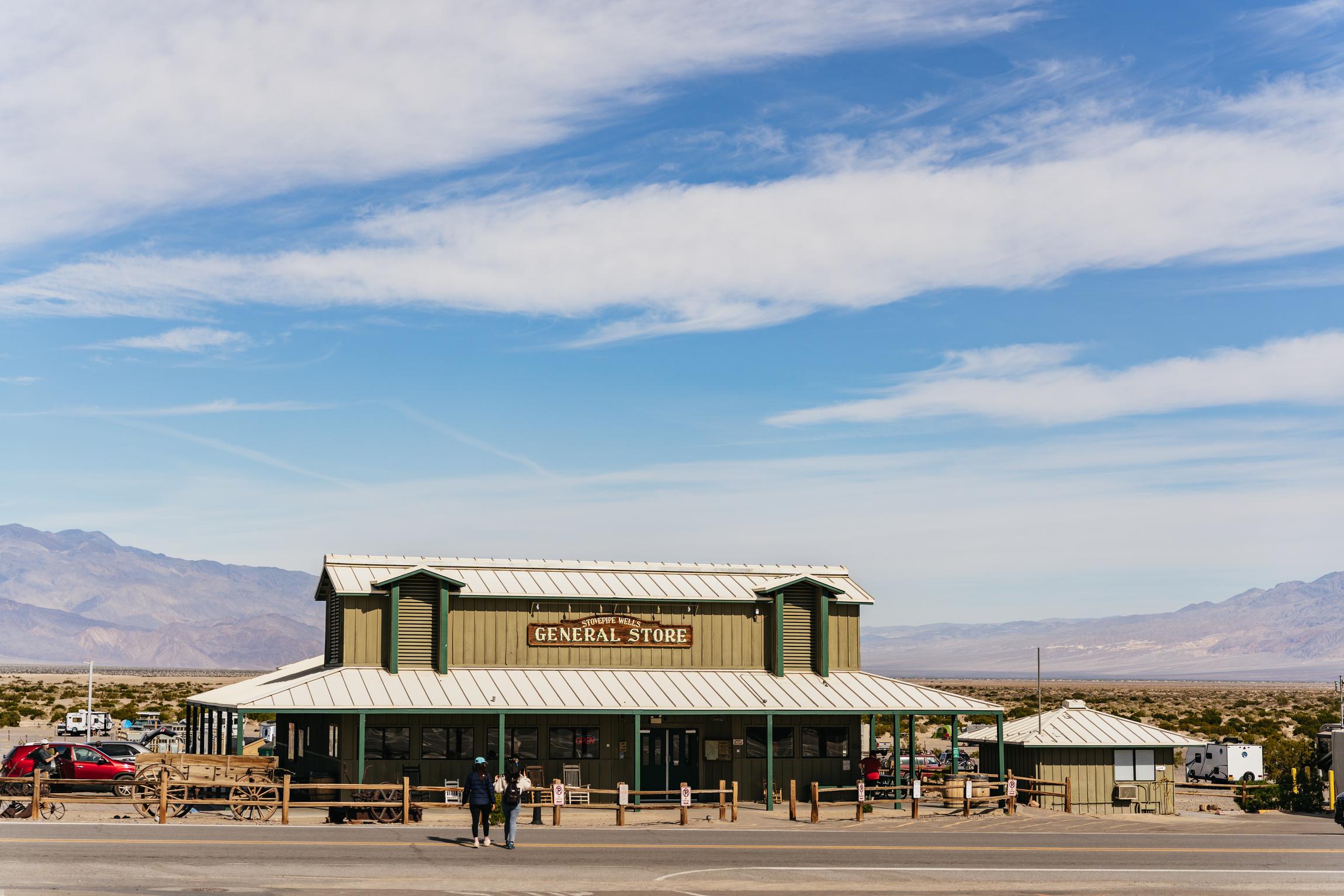 Death Valley national park tour from Las Vegas — Badwater Basin salt flats, Zabriskie Point badlands and Mesquite sand dunes — image 9