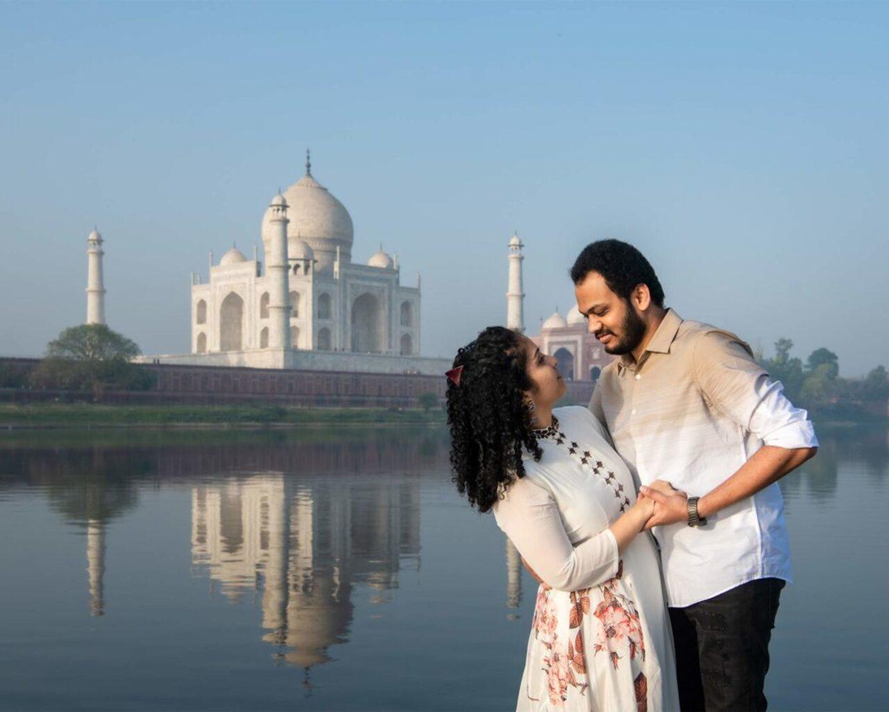 Delhi to Taj Mahal & Agra Fort Day Trip by Express Train with Photographer