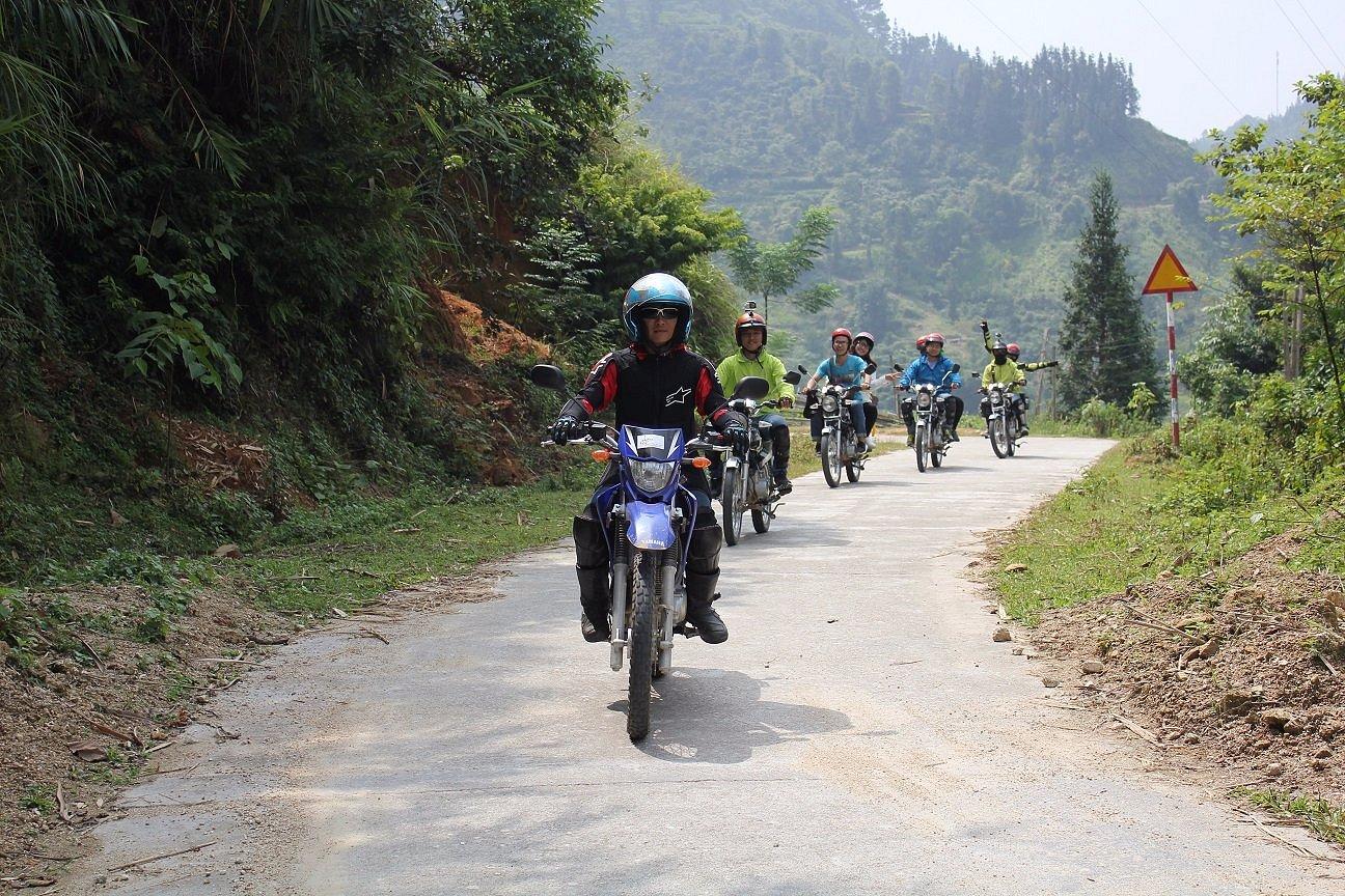 Ha Giang Premium 4-Day Motorbike Adventure with Pool Accommodations