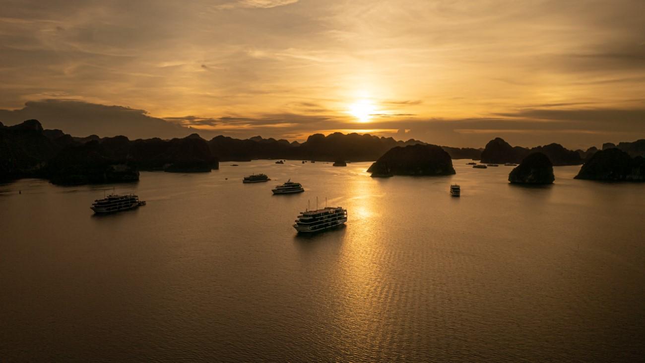Ha Long & Lan Ha Bay 2-Day 5-Star Balcony Cruise
