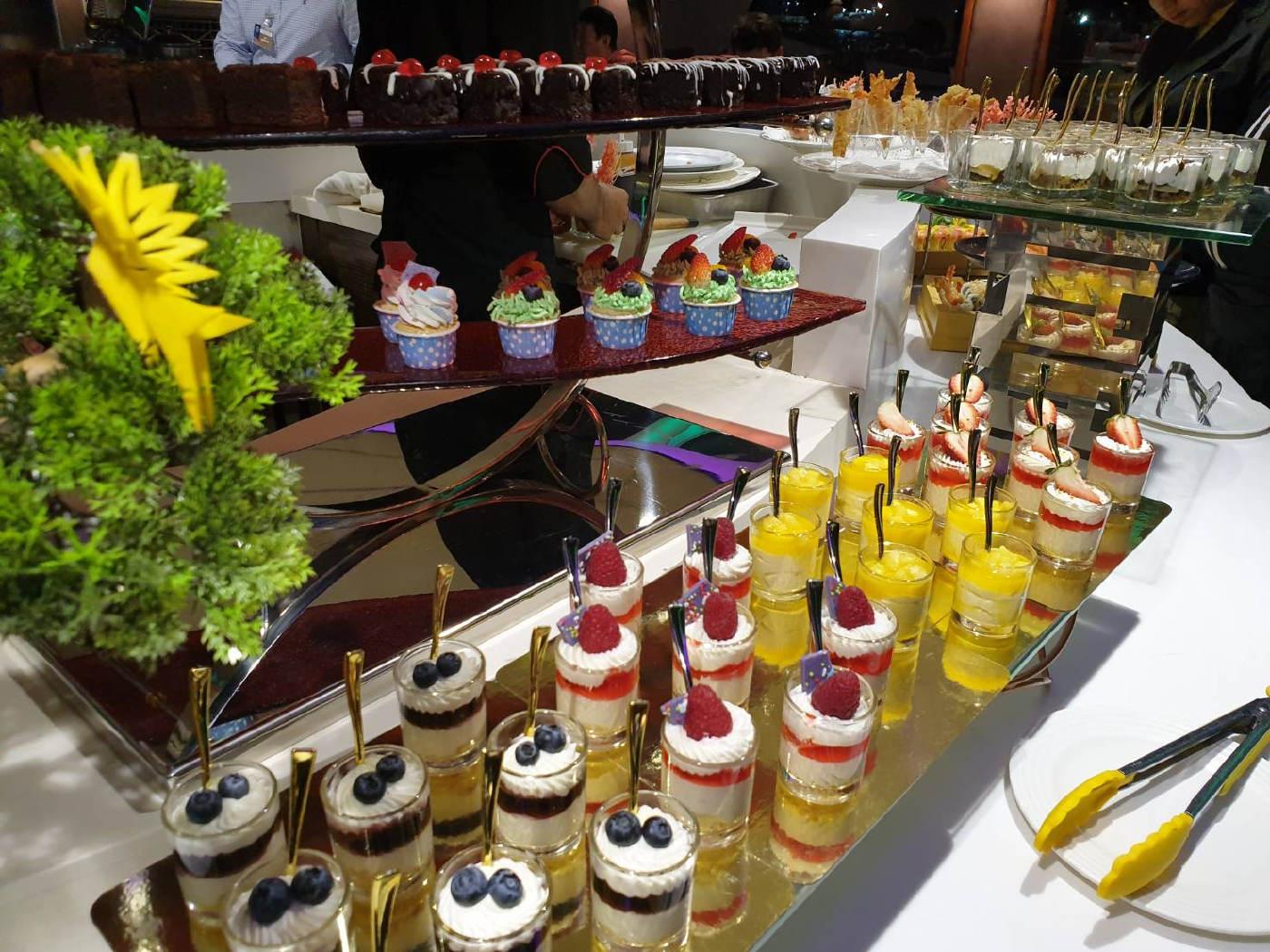 Wonderful Pearl Luxury Dinner Cruise on the Chao Phraya