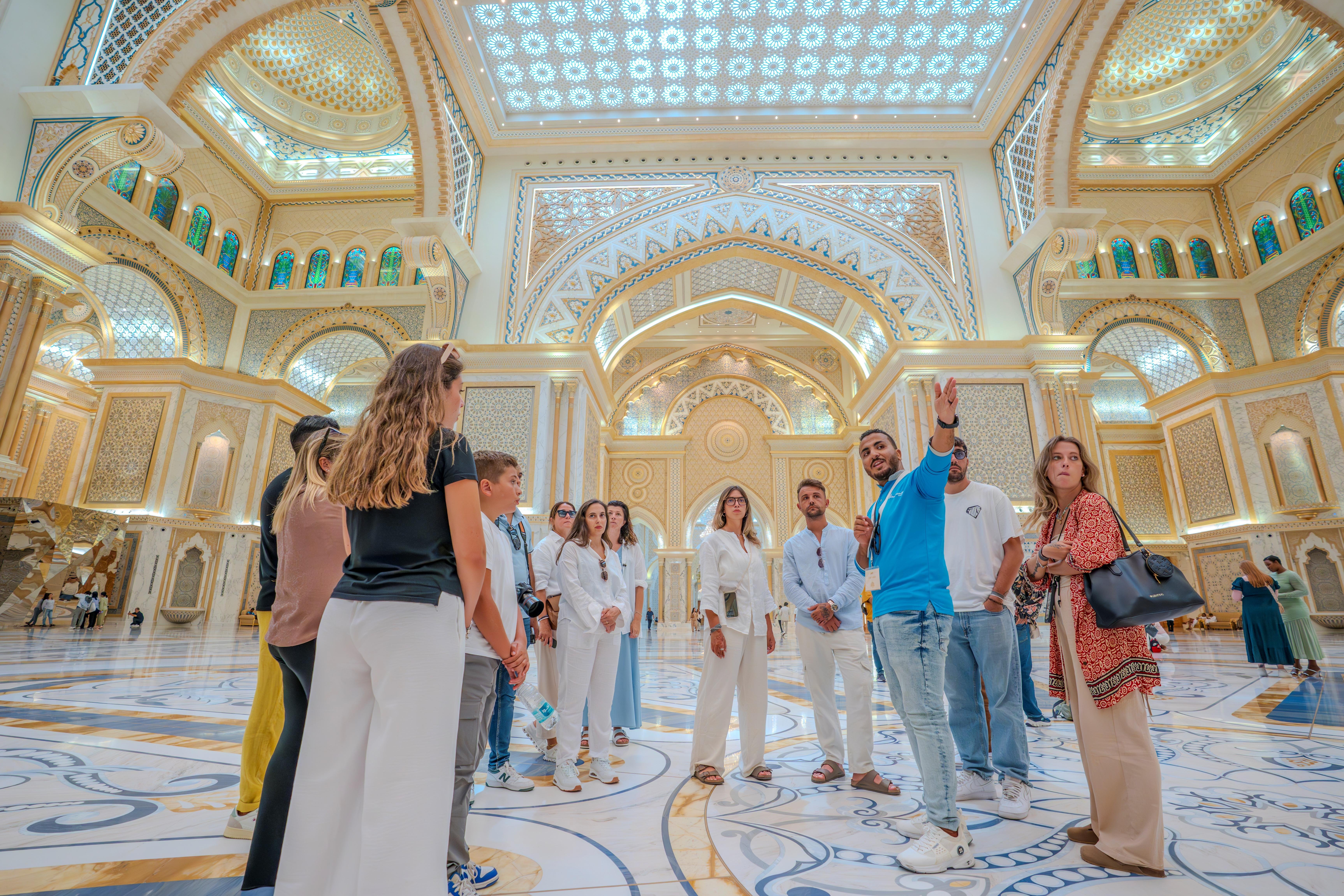 Abu Dhabi Day Trip from Dubai: Grand Mosque, Presidential Palace & More