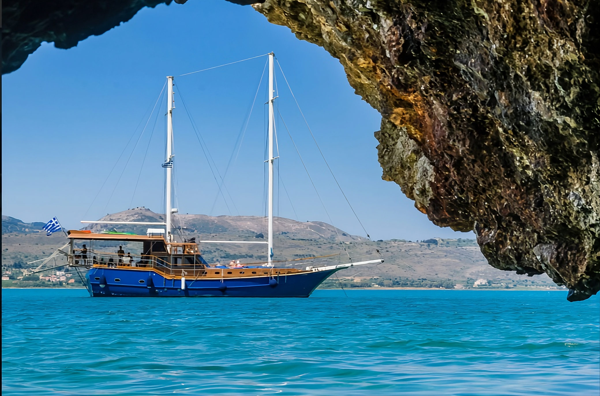 Kefalonia Island Cruise: White Rocks, Vardiani & Traditional Greek Lunch
