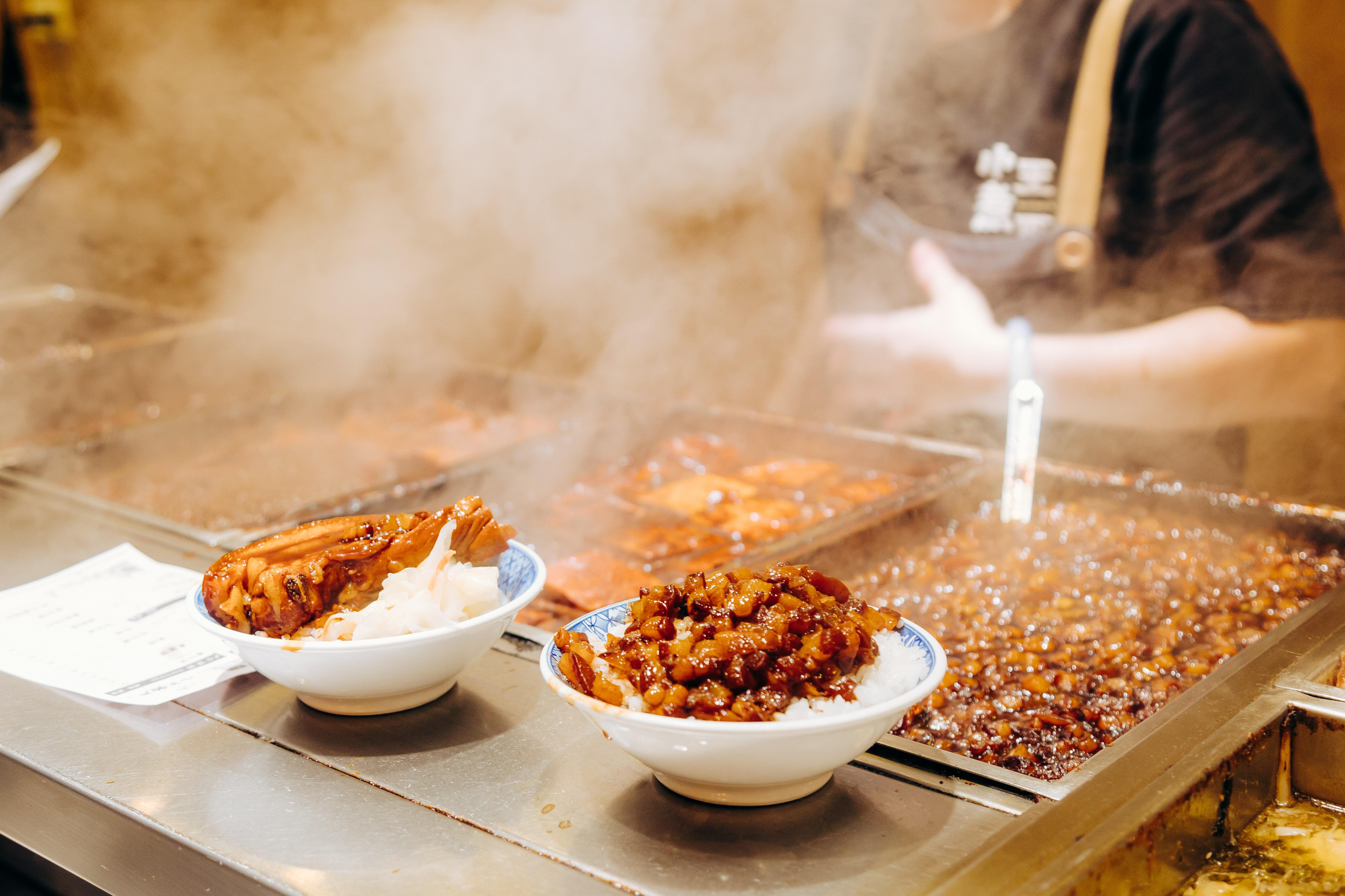 Taipei Top 10 Food Tour: Breakfast or Dinner Market Feast
