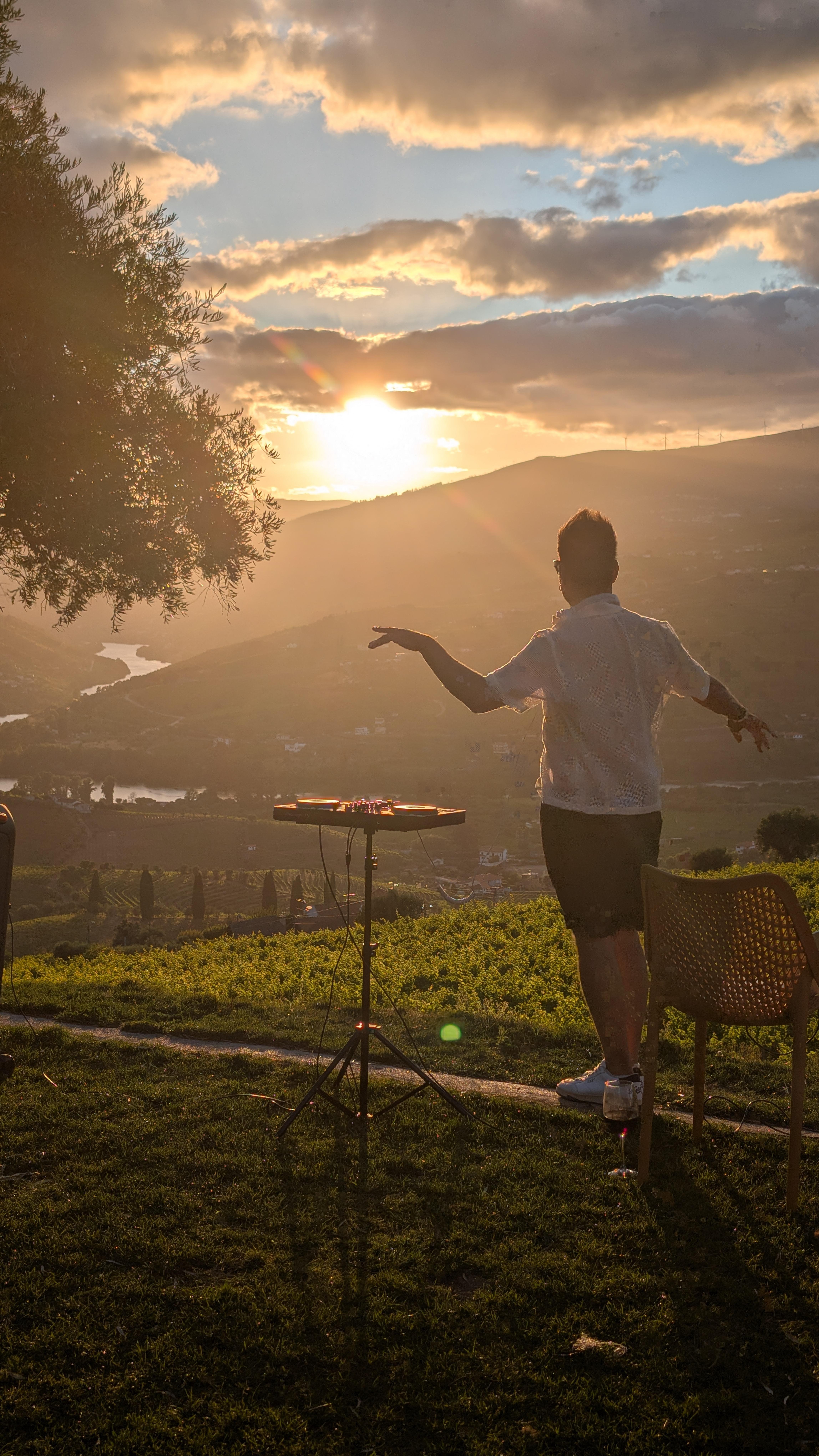 Porto: Douro Valley & Vinho Verde Day Tour with Tastings, Lunch & Boat Cruise