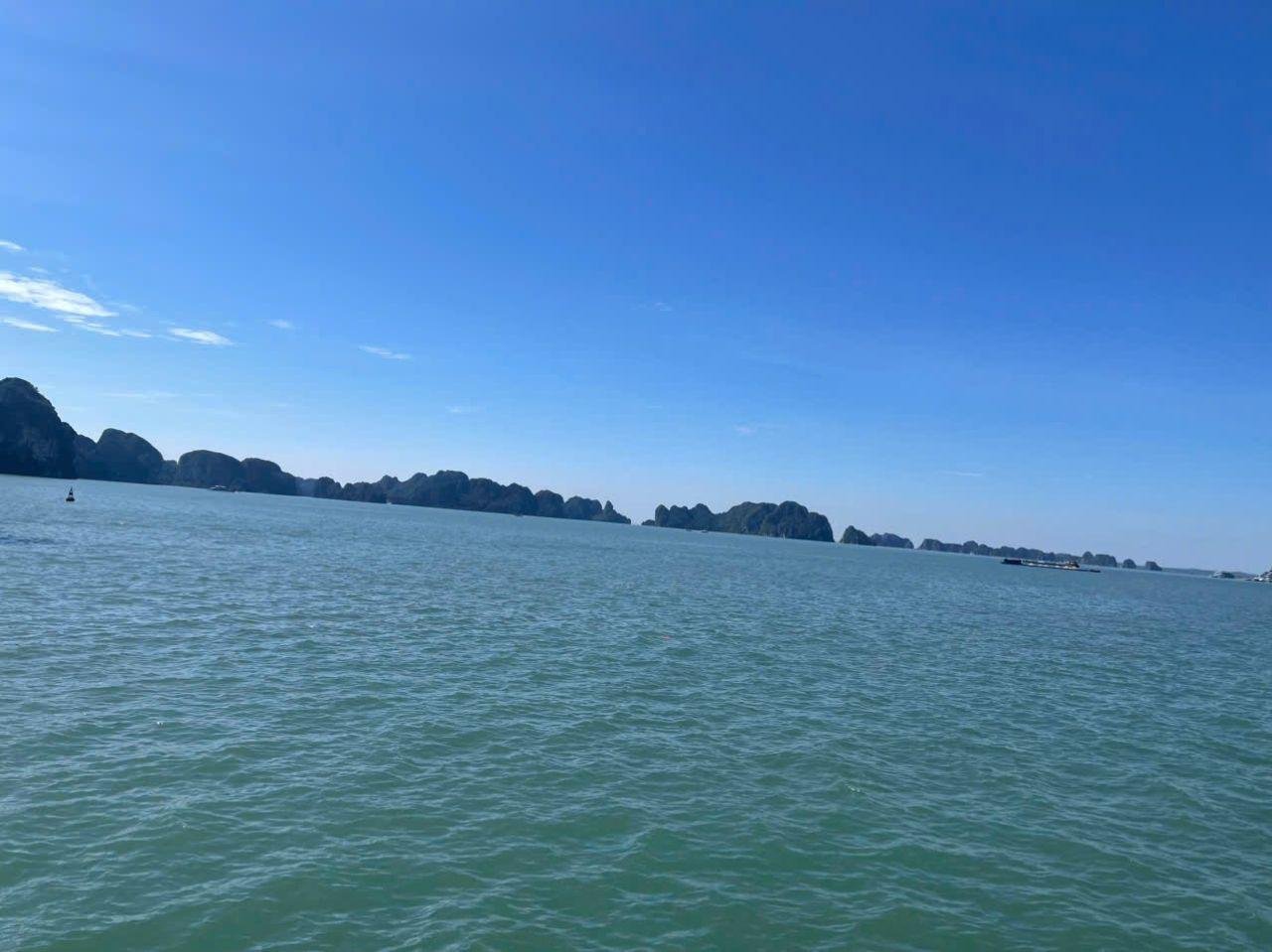 Ha Long Bay Day Trip from Hanoi: Luxury or Standard Cruise with Lunch
