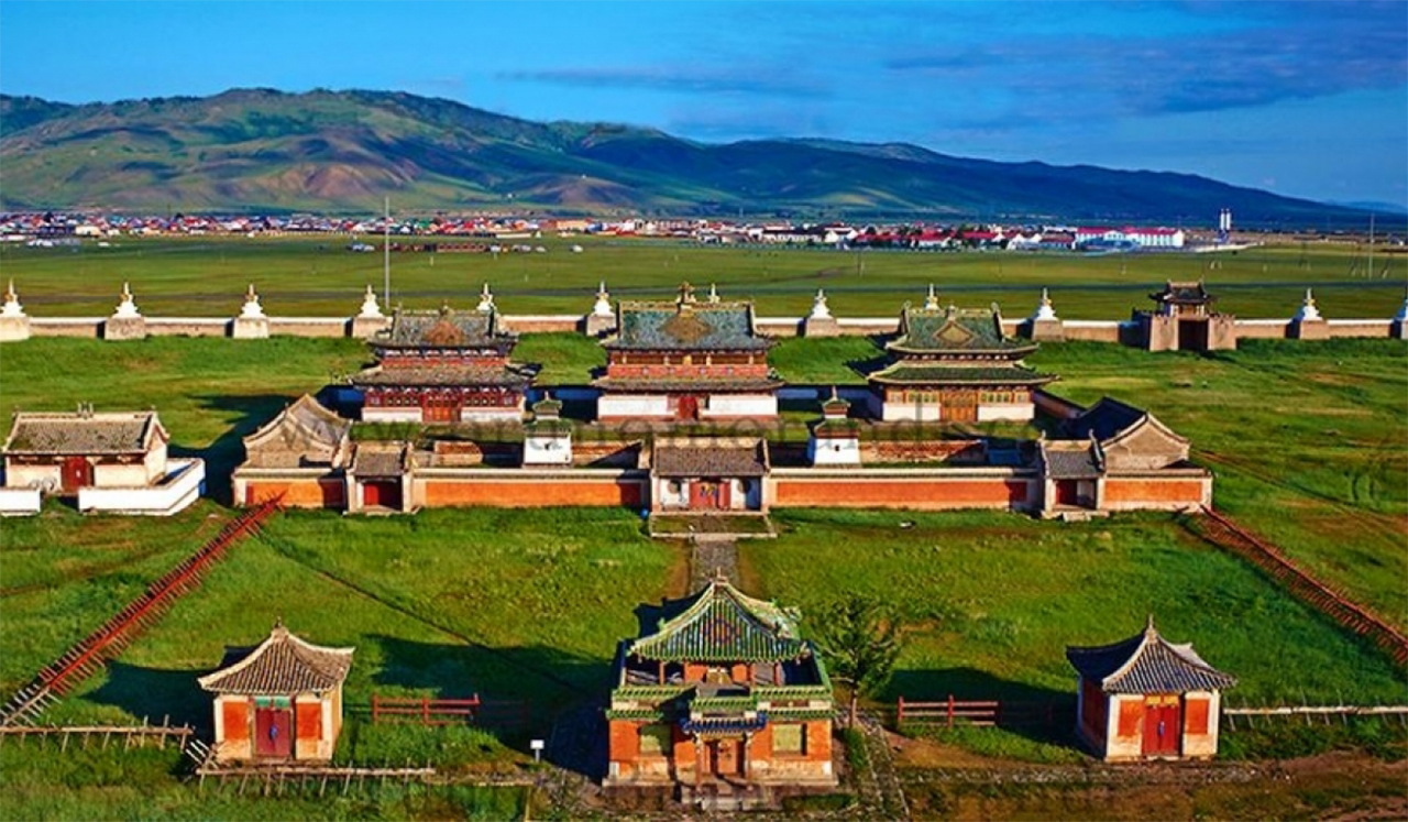 4-Day Central Mongolia & Chinggis Khan Statue Tour