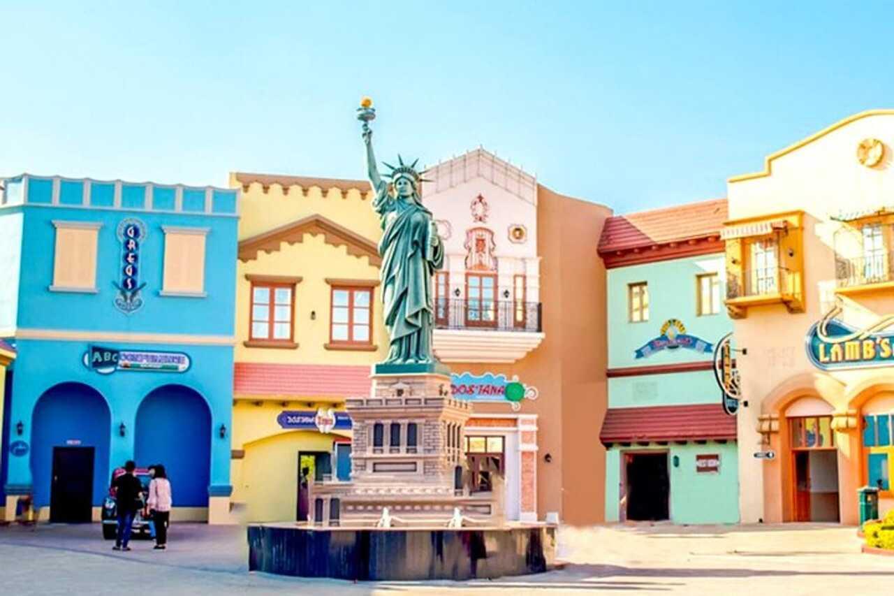 Ramoji Film City Full-Day Guided Tour from Hyderabad