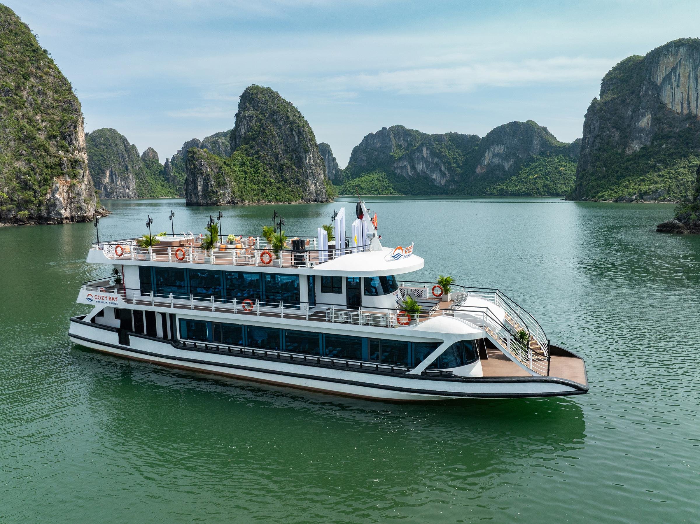 Halong Bay Luxury Day Cruise: Caves, Kayaking & Sunset Party