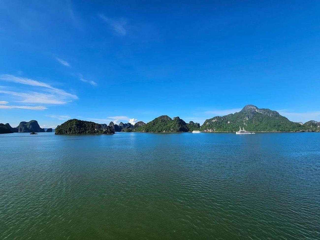 Ha Long & Lan Ha Bay 3-Day Cruise with Private Balcony