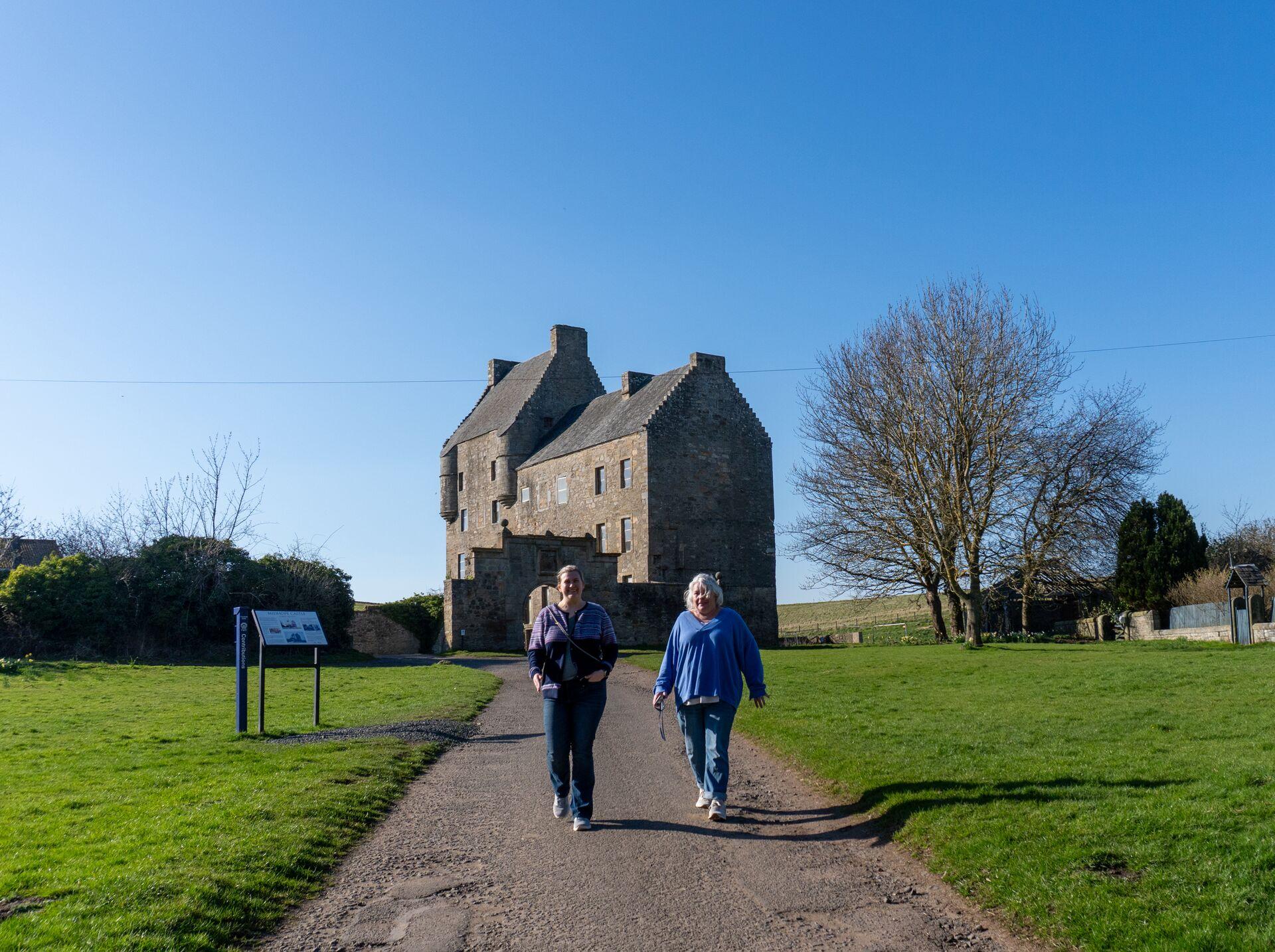 Glasgow Day Trip: Castles, Kelpies & Outlander Sites