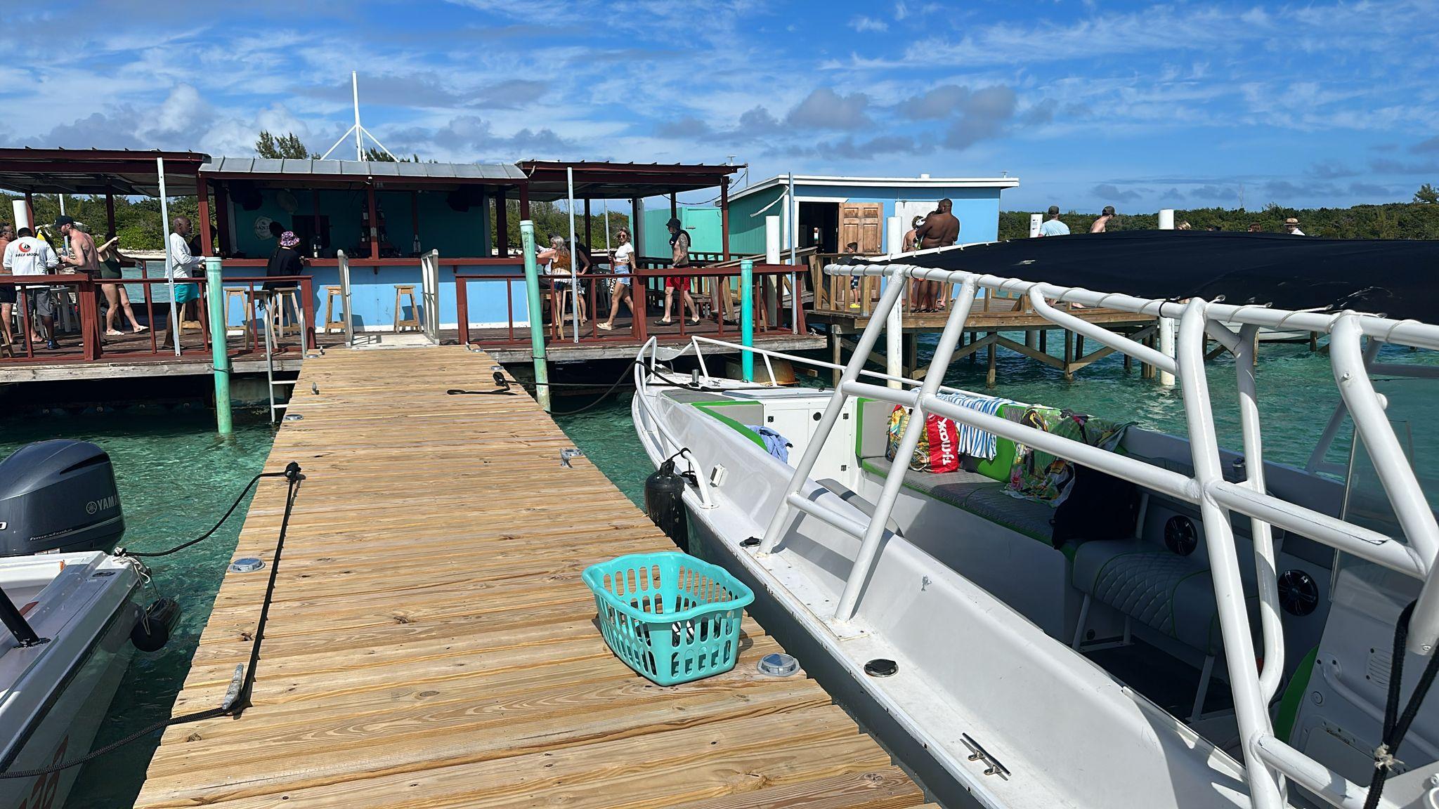 Nassau 3-Island Speedboat Adventure: Pigs, Turtles & Snorkeling