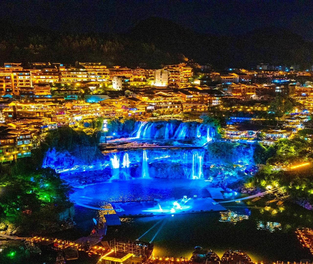 Zhangjiajie to Fenghuang & Furong Waterfall Town: Private Day Tour