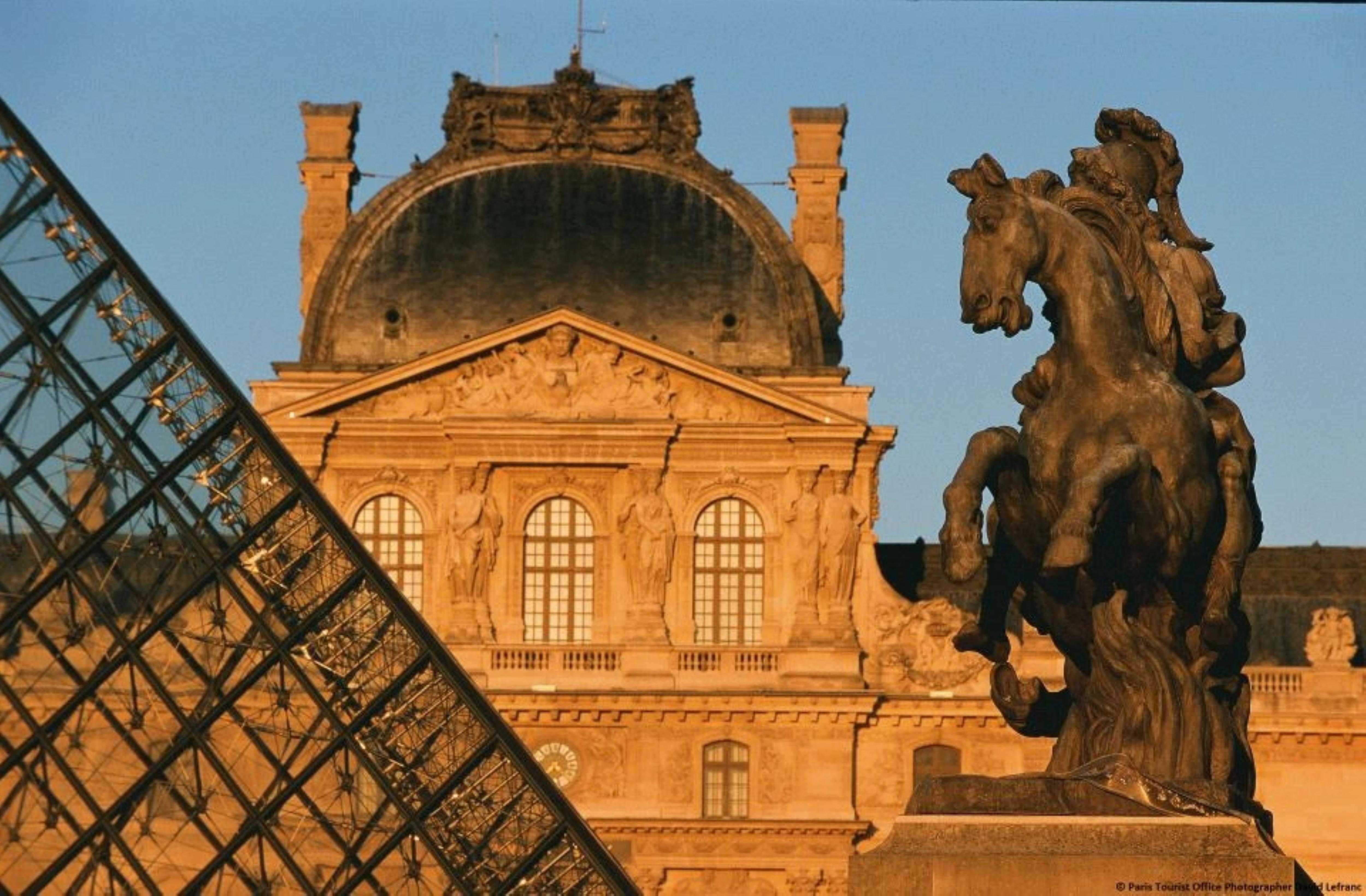 Paris Louvre Museum: Guided Entry with Mona Lisa Audioguide