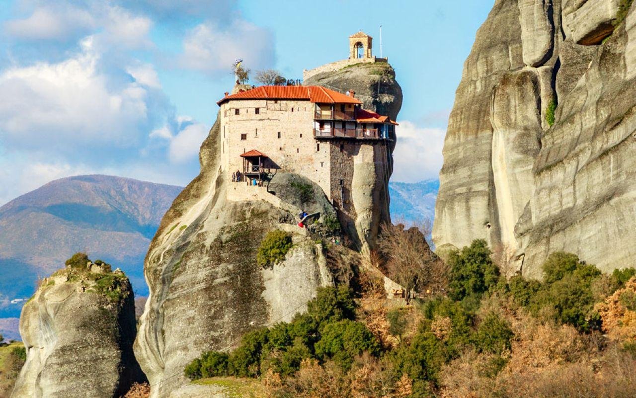 Athens to Meteora: Full-Day Monastery & Caves Tour with Lunch