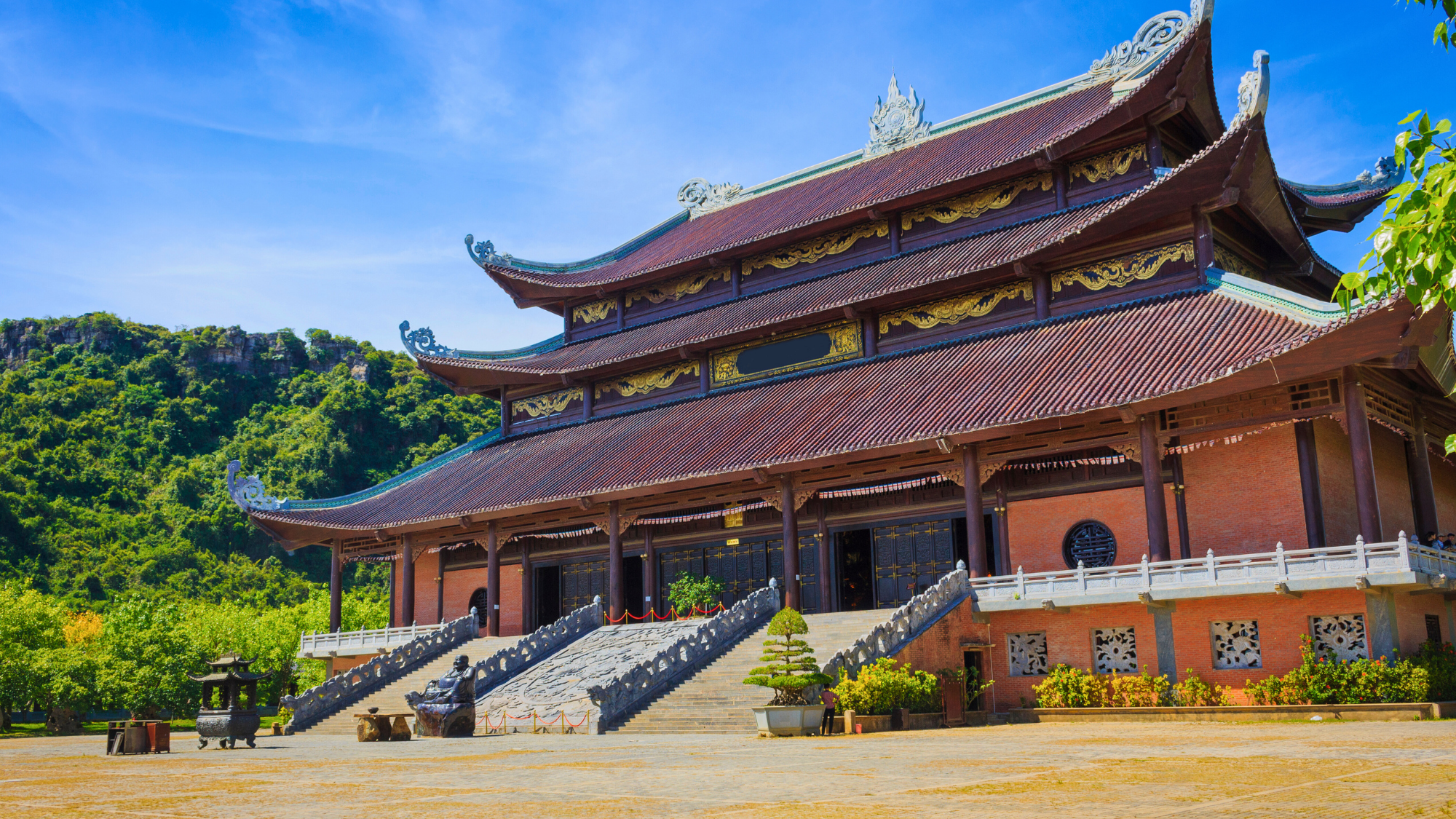 Ninh Binh Day Trip: Trang An, Mua Cave & Bai Dinh Pagoda from Hanoi